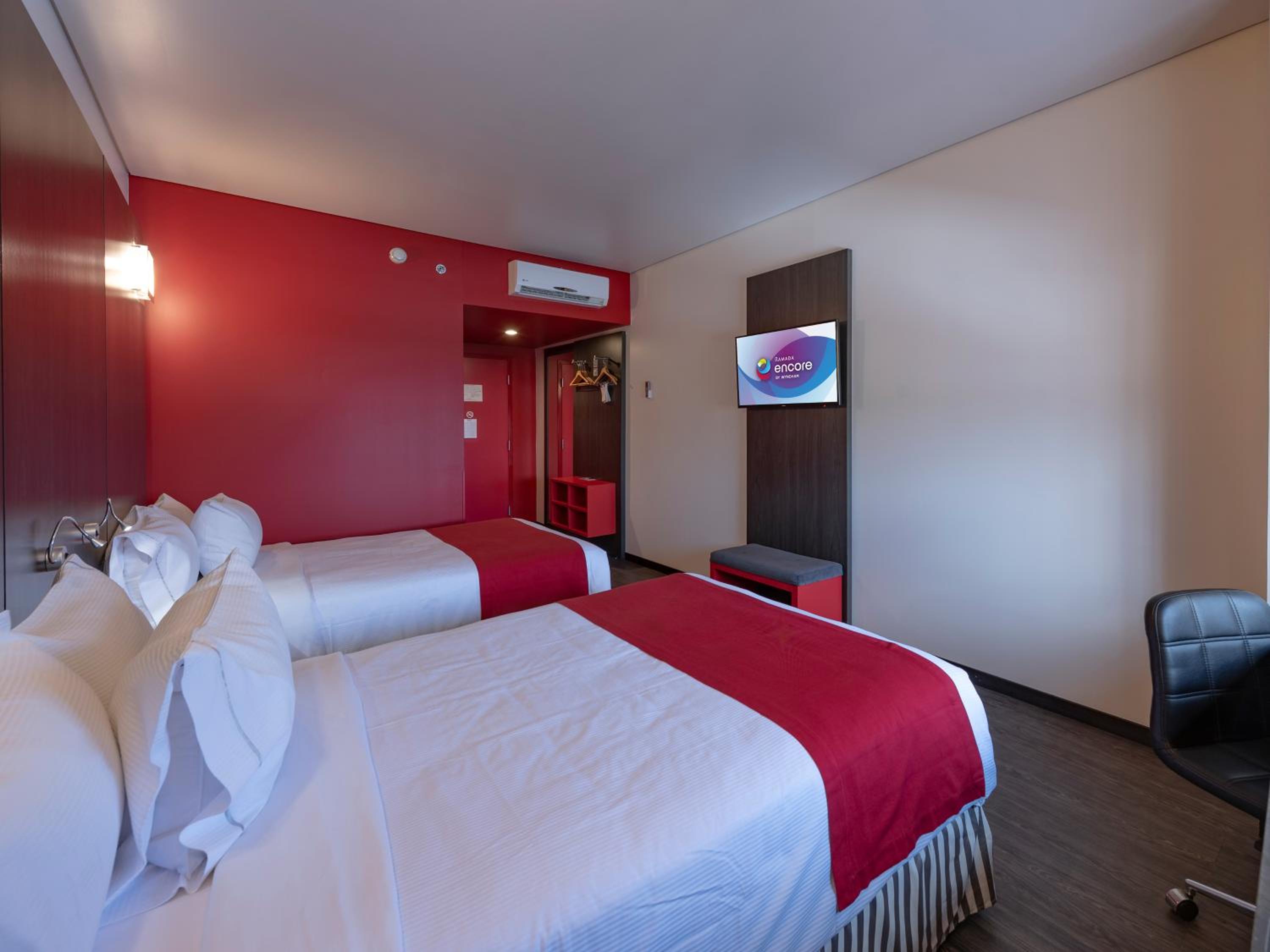 Double Room with Two Double Beds - Non-Smoking - Photo 3