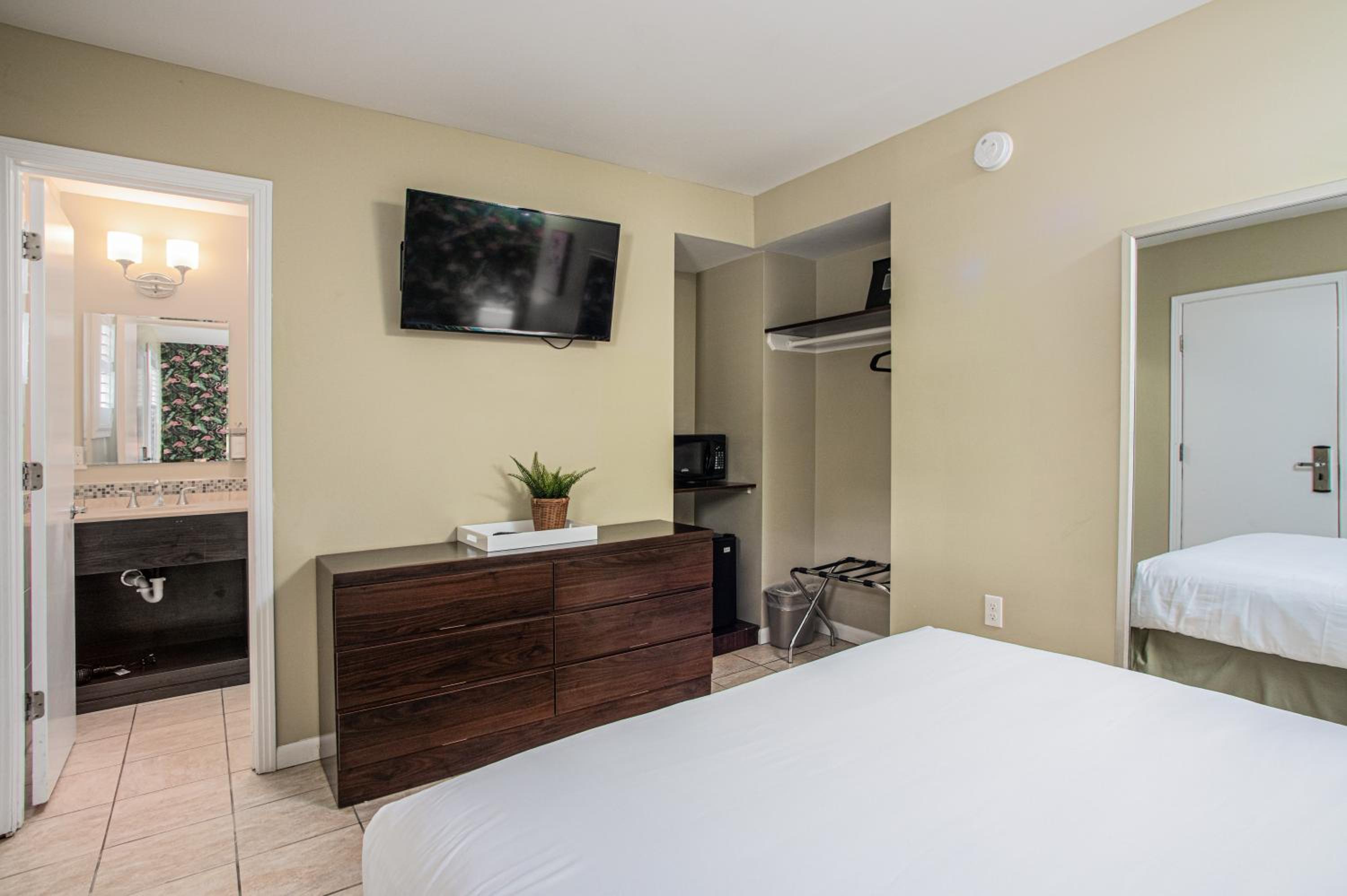 Queen Room - Photo 10