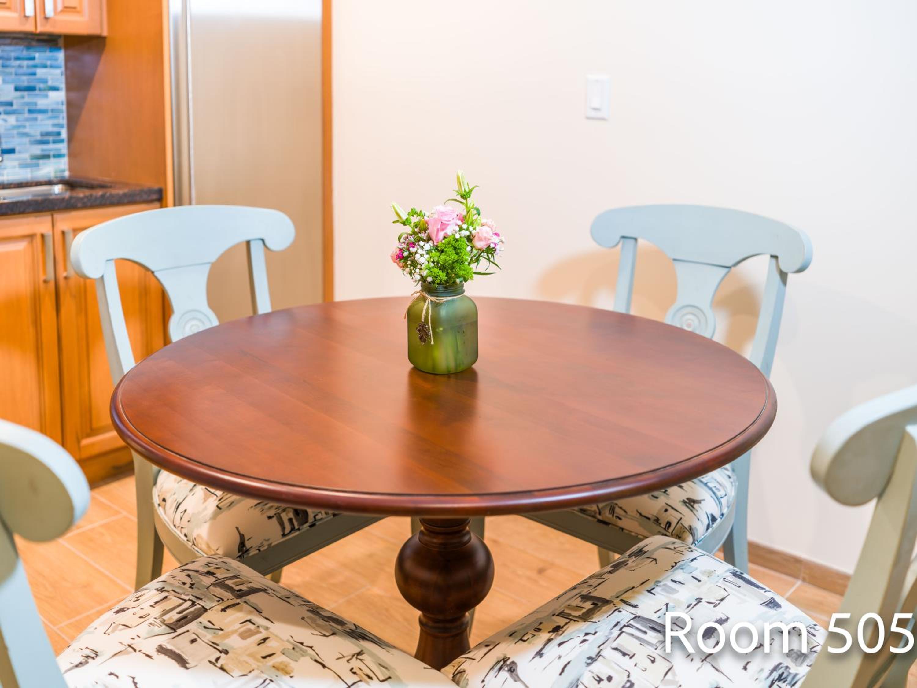 One-Bedroom Suite - Photo 5