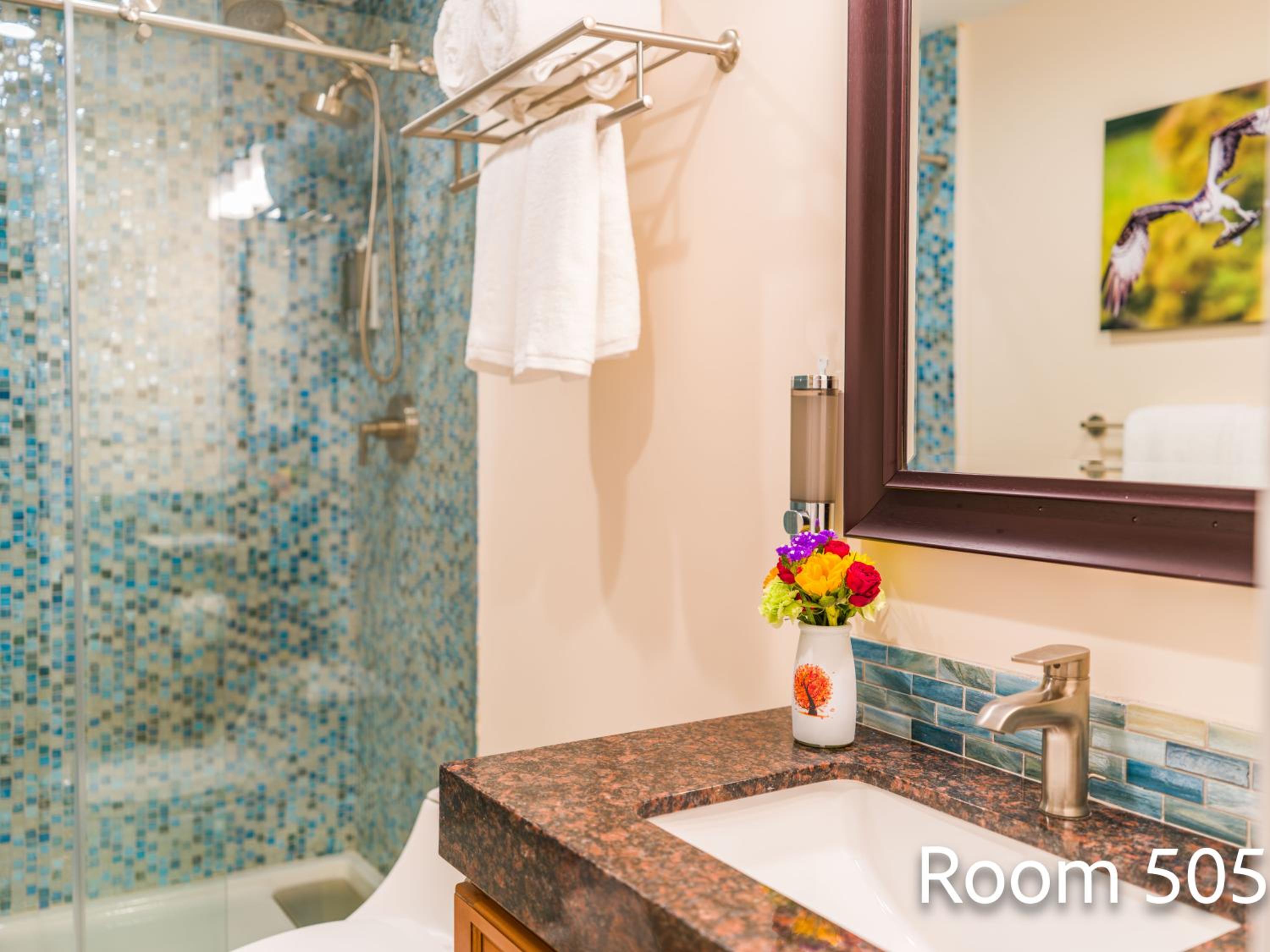 One-Bedroom Suite - Photo 4