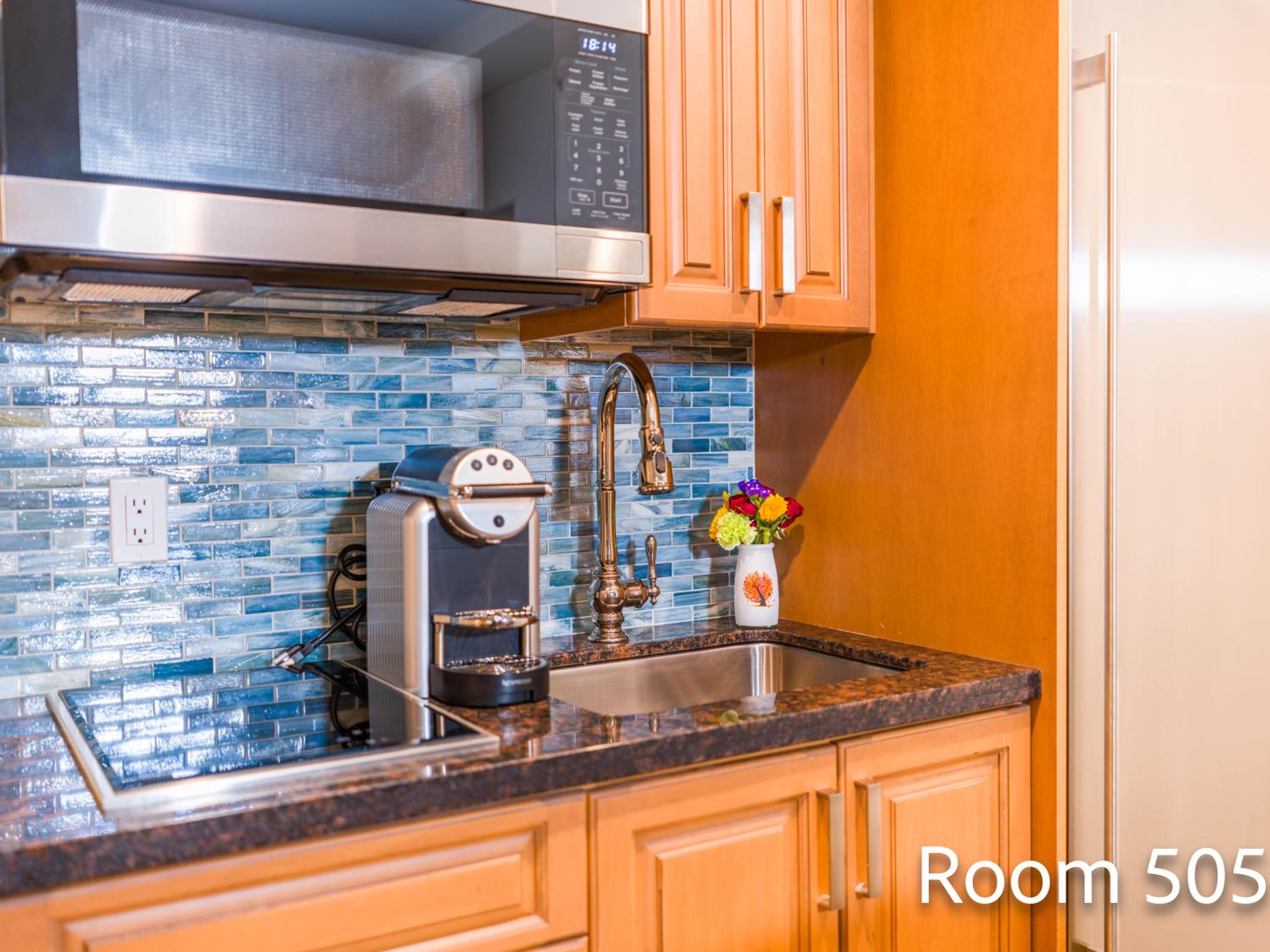 One-Bedroom Suite - Photo 2