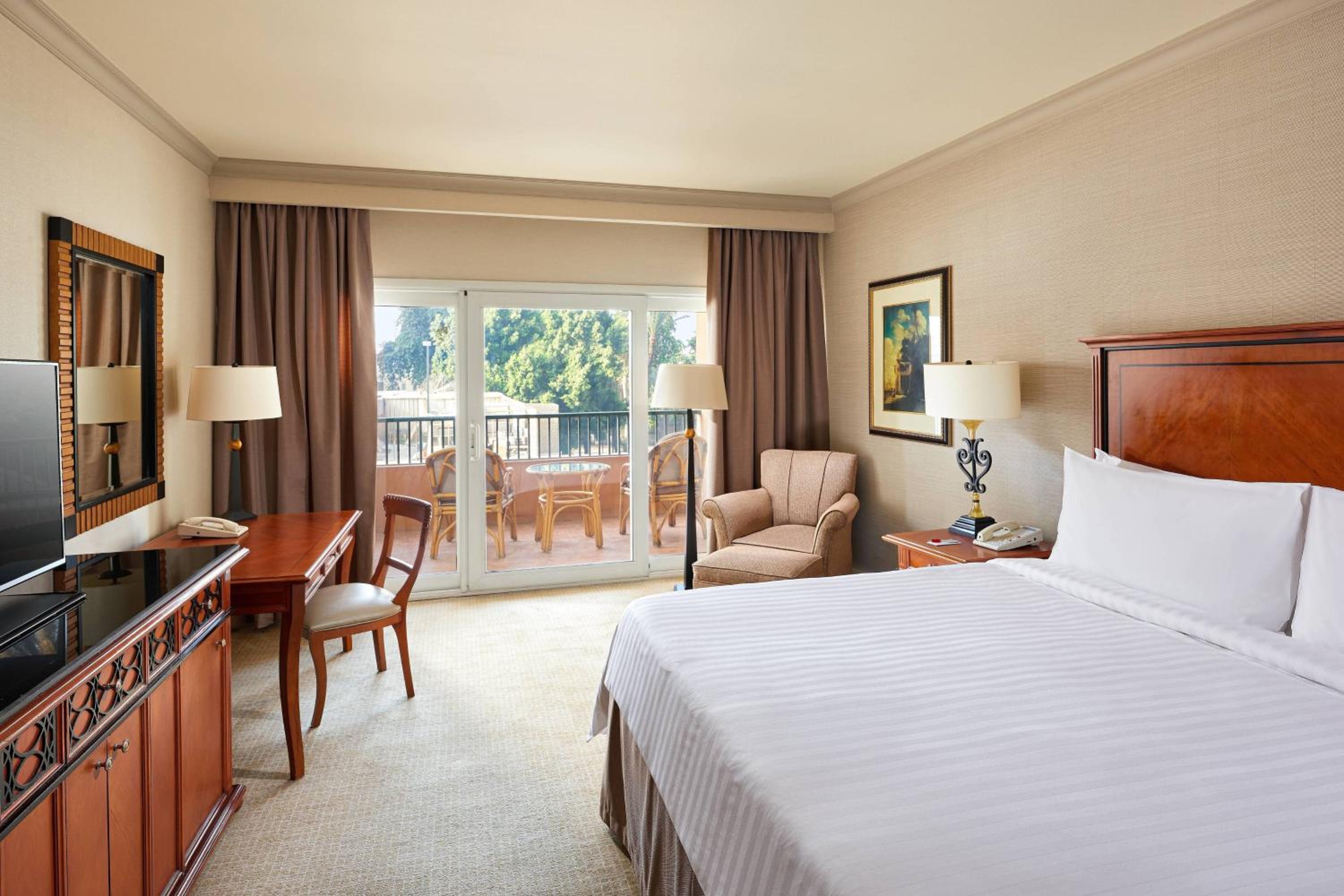 Standard Limited View, Guest room, 1 King, 1st or 2nd Floor, Balcony