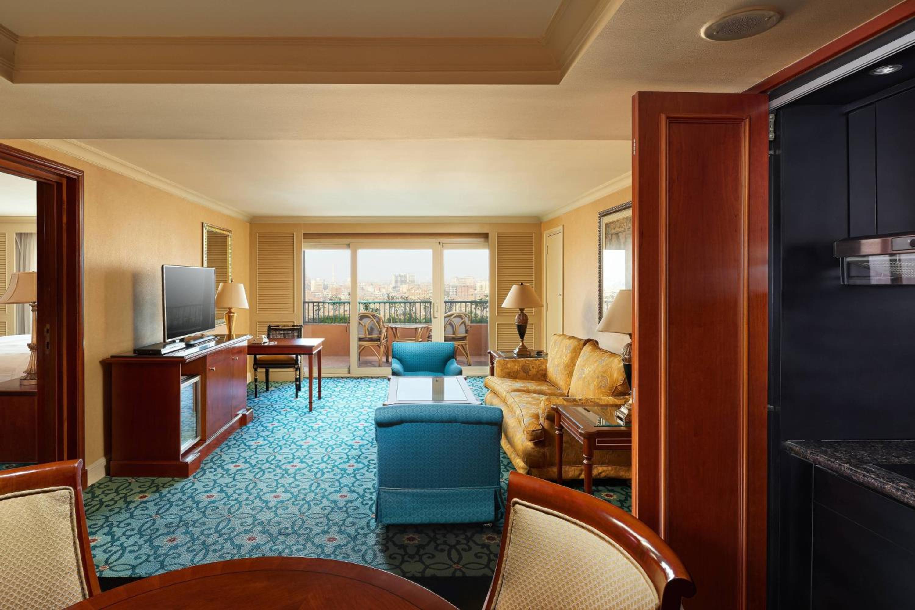 Diplomatic Suite, 1 King, Balcony