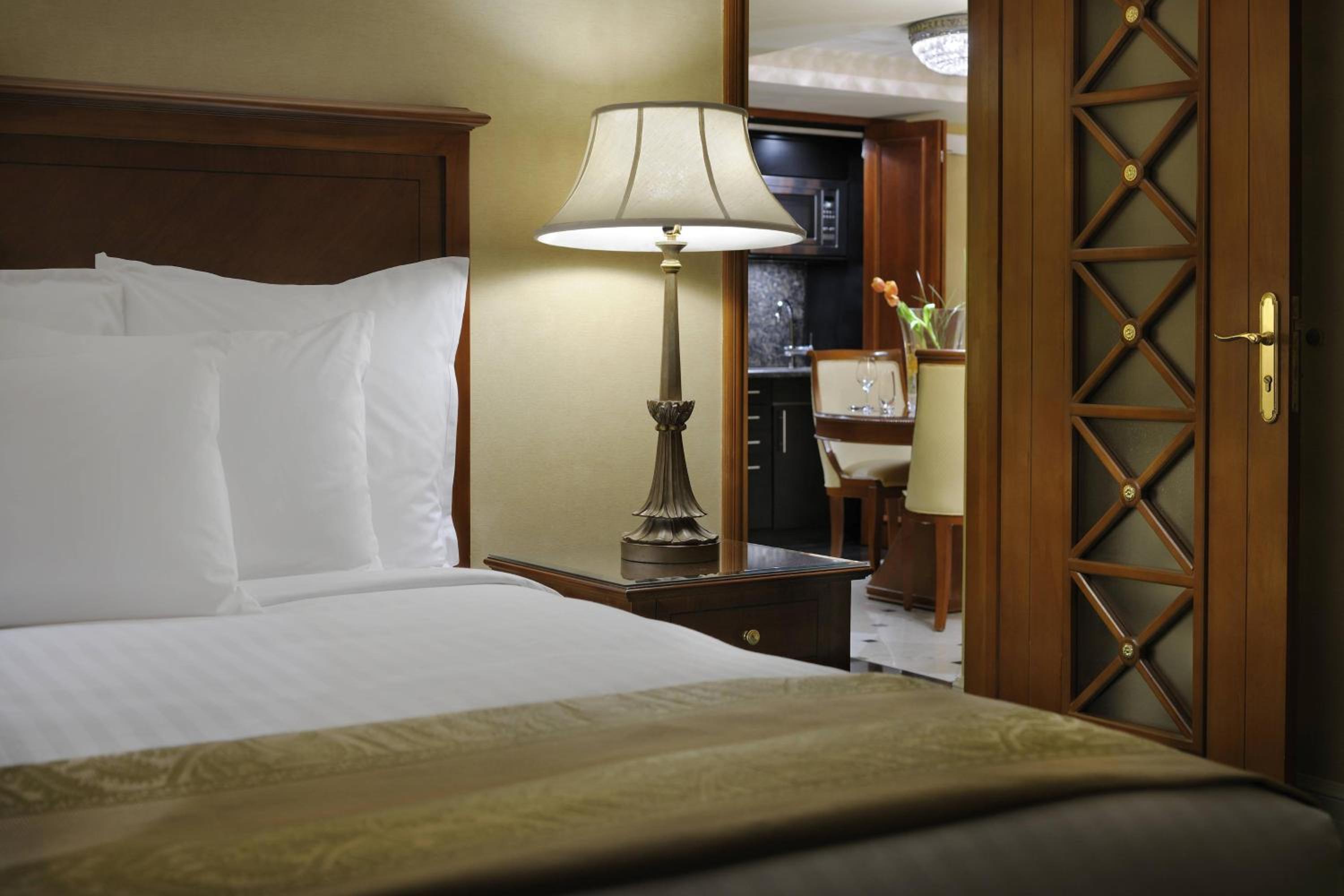 Diplomatic Suite, 1 King, Balcony