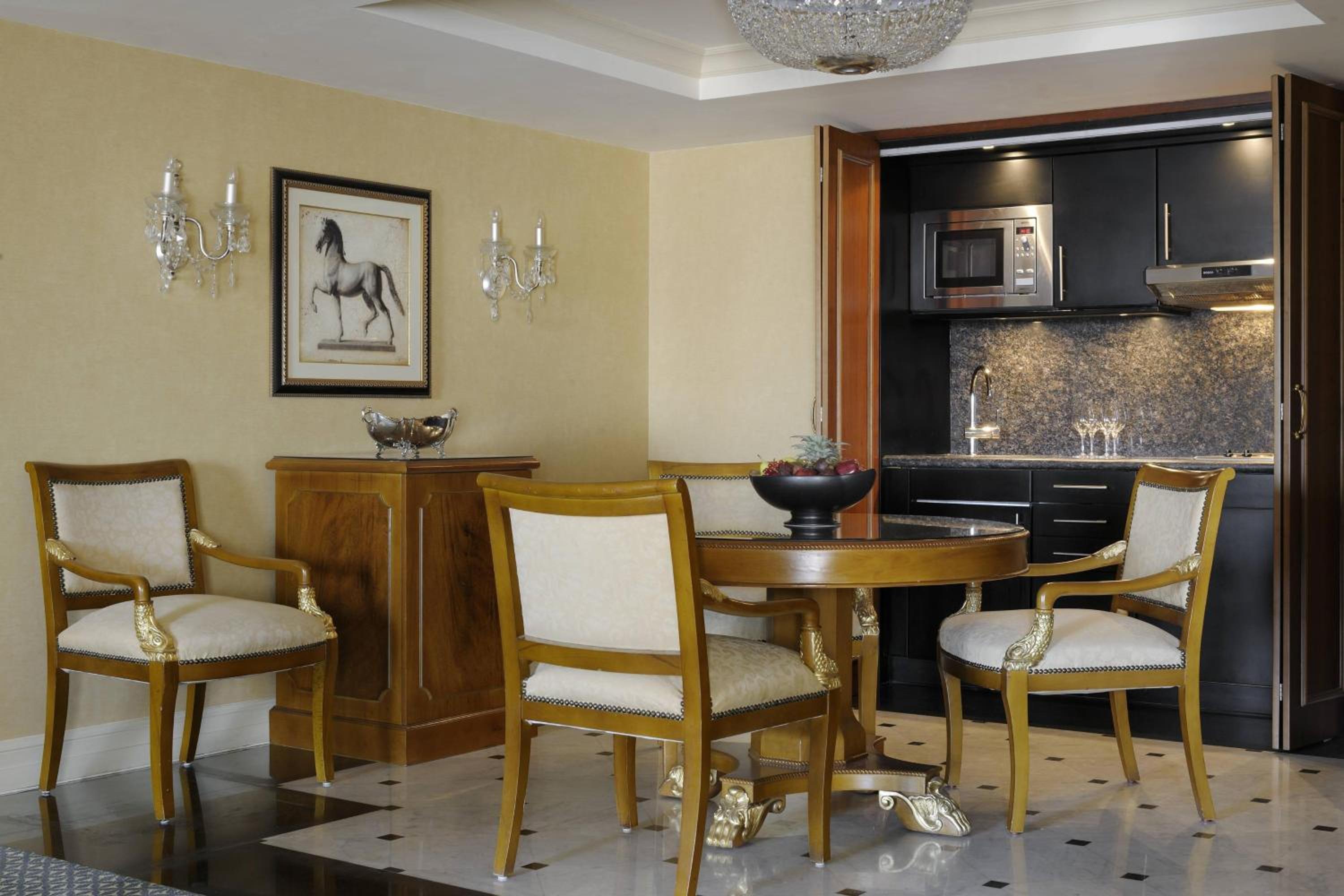 Ambassador Suite, 1 King, Balcony - Photo 9