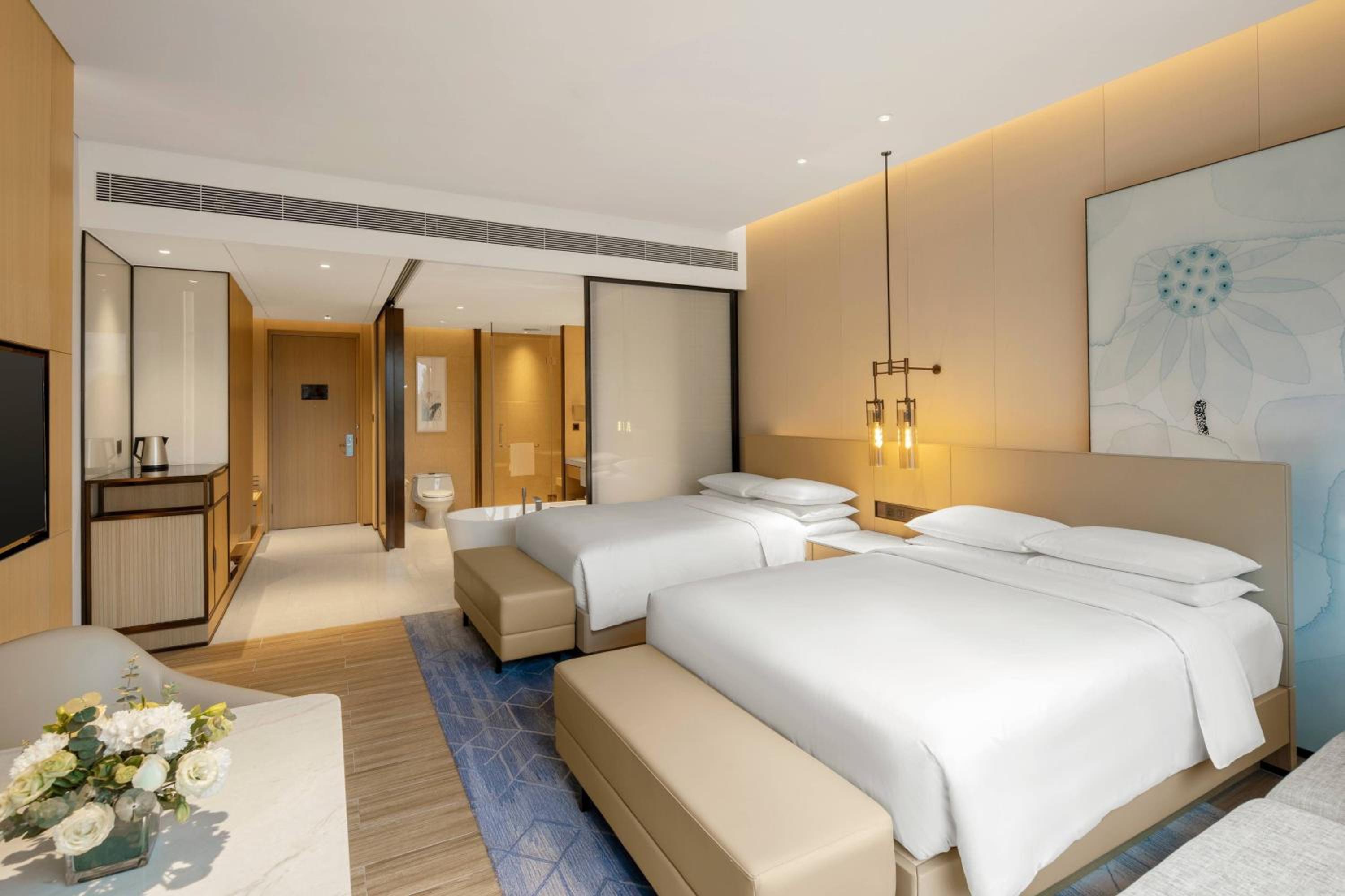 Double Room with Two Double Beds and River View - Photo 1