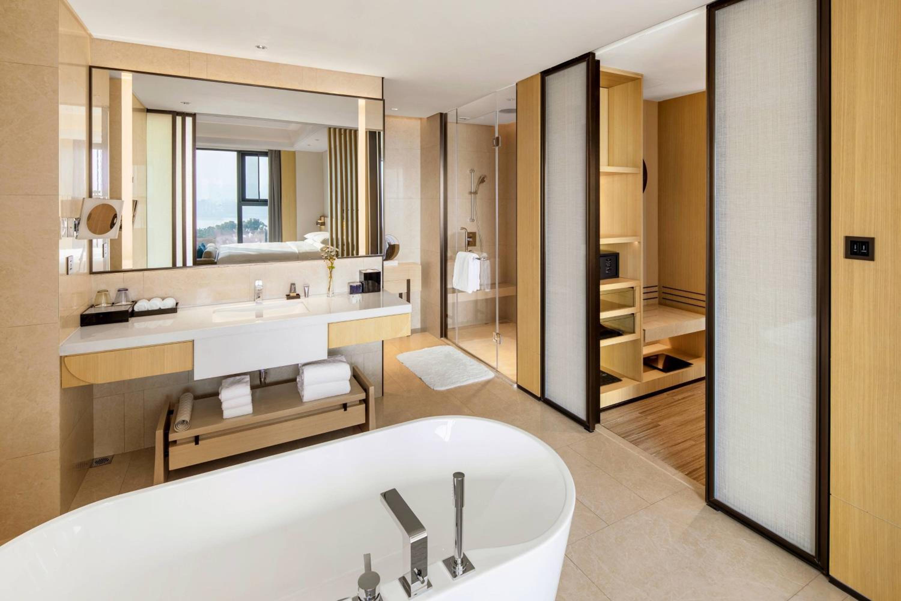 One-Bedroom King Suite  photo 3
