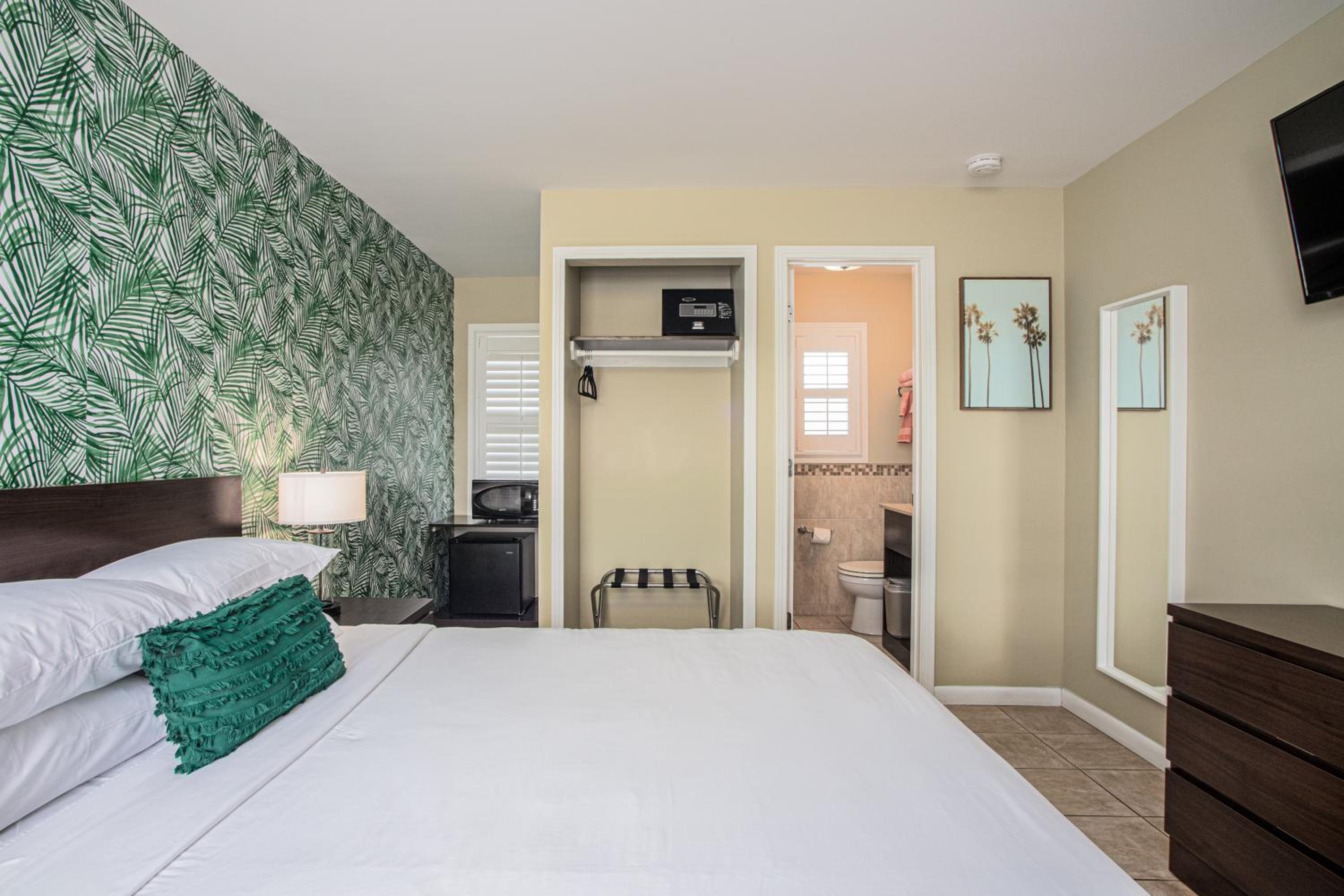 Queen Room - Photo 6