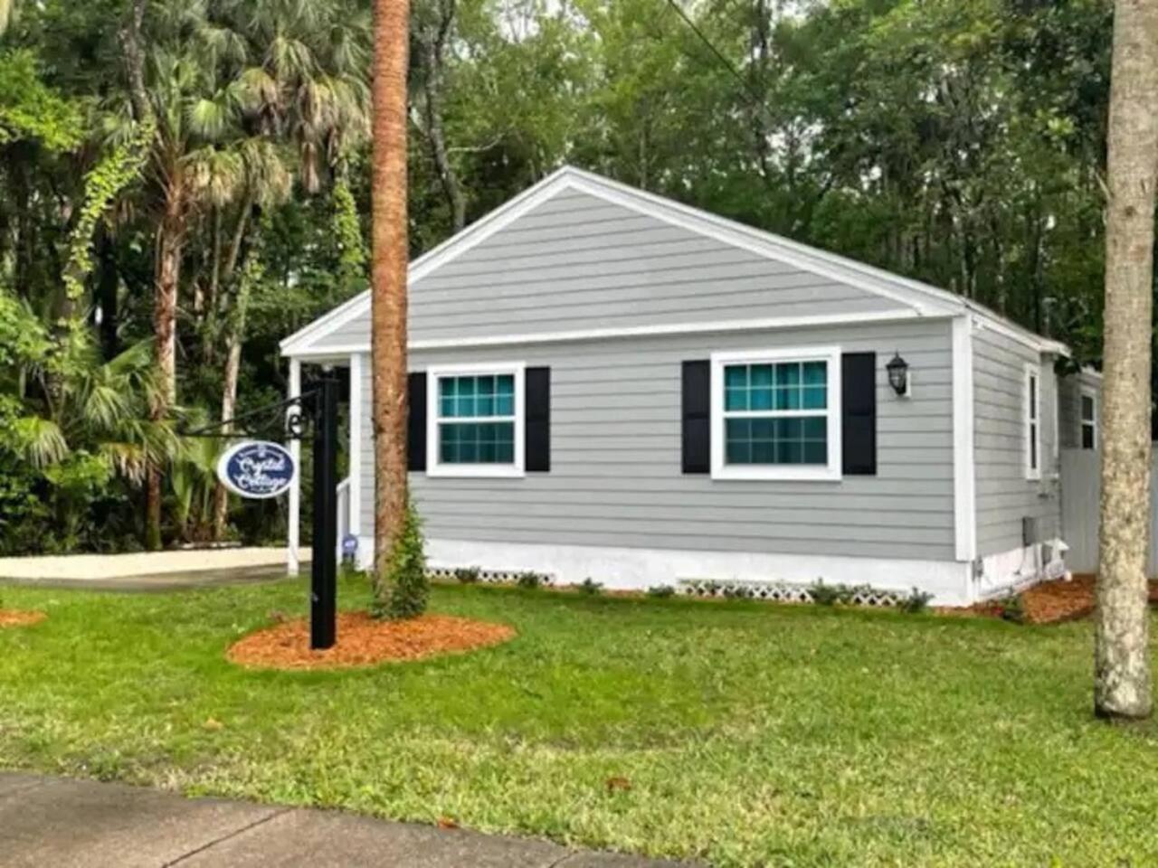 Three-Bedroom House photo 2