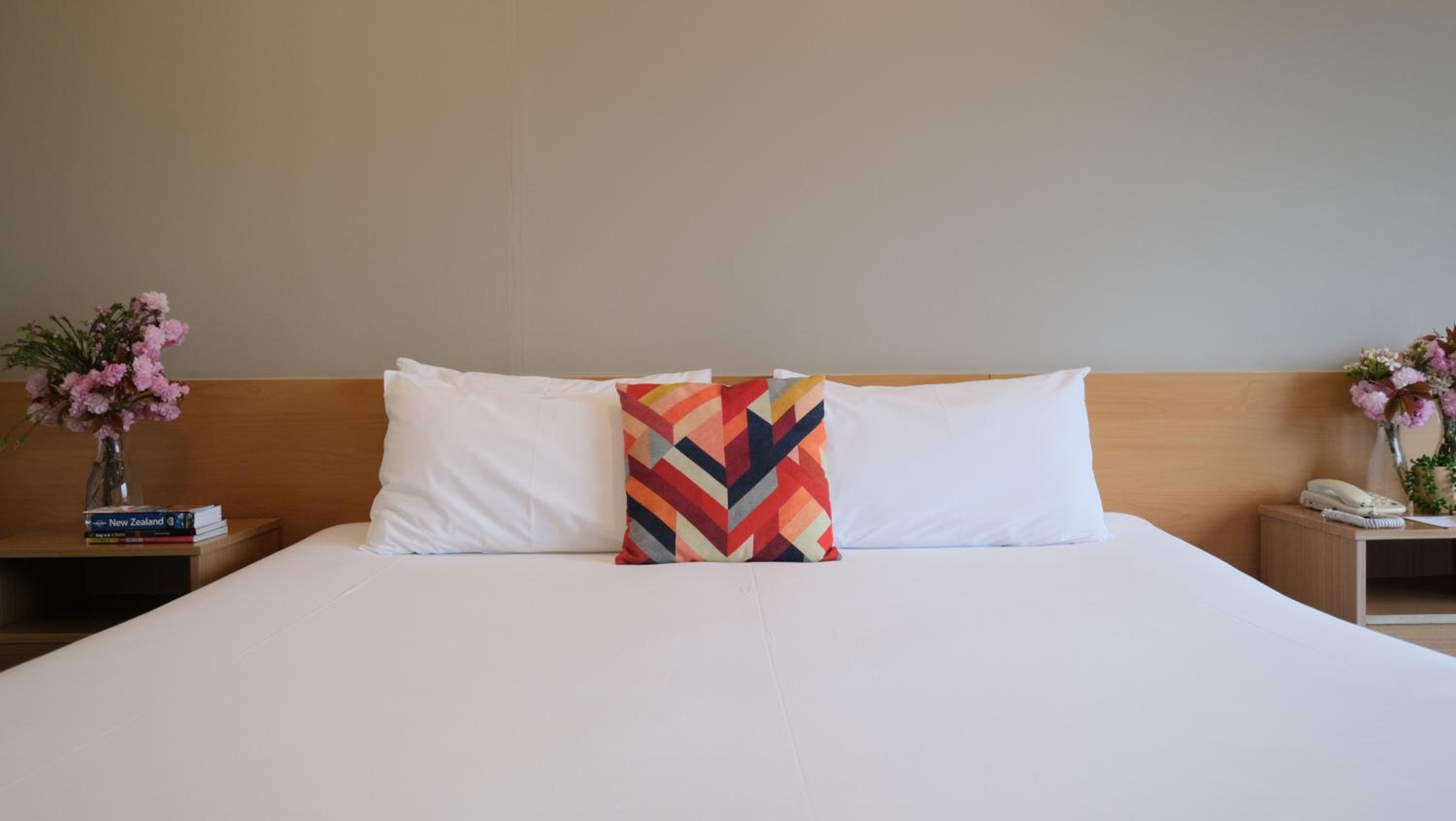Deluxe Room thumbnail 5