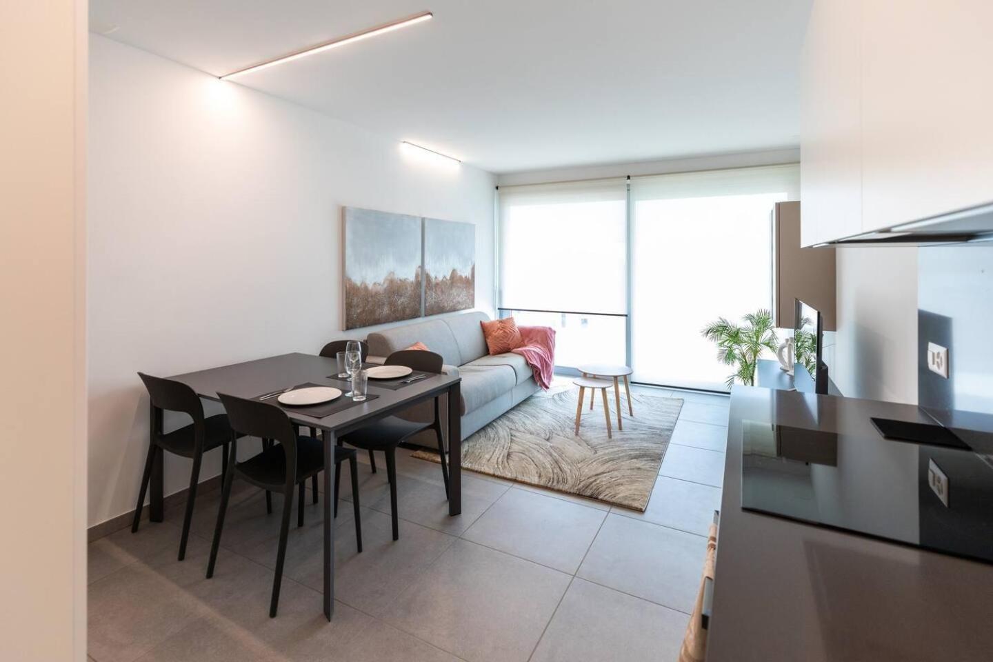 One-Bedroom Apartment photo 3