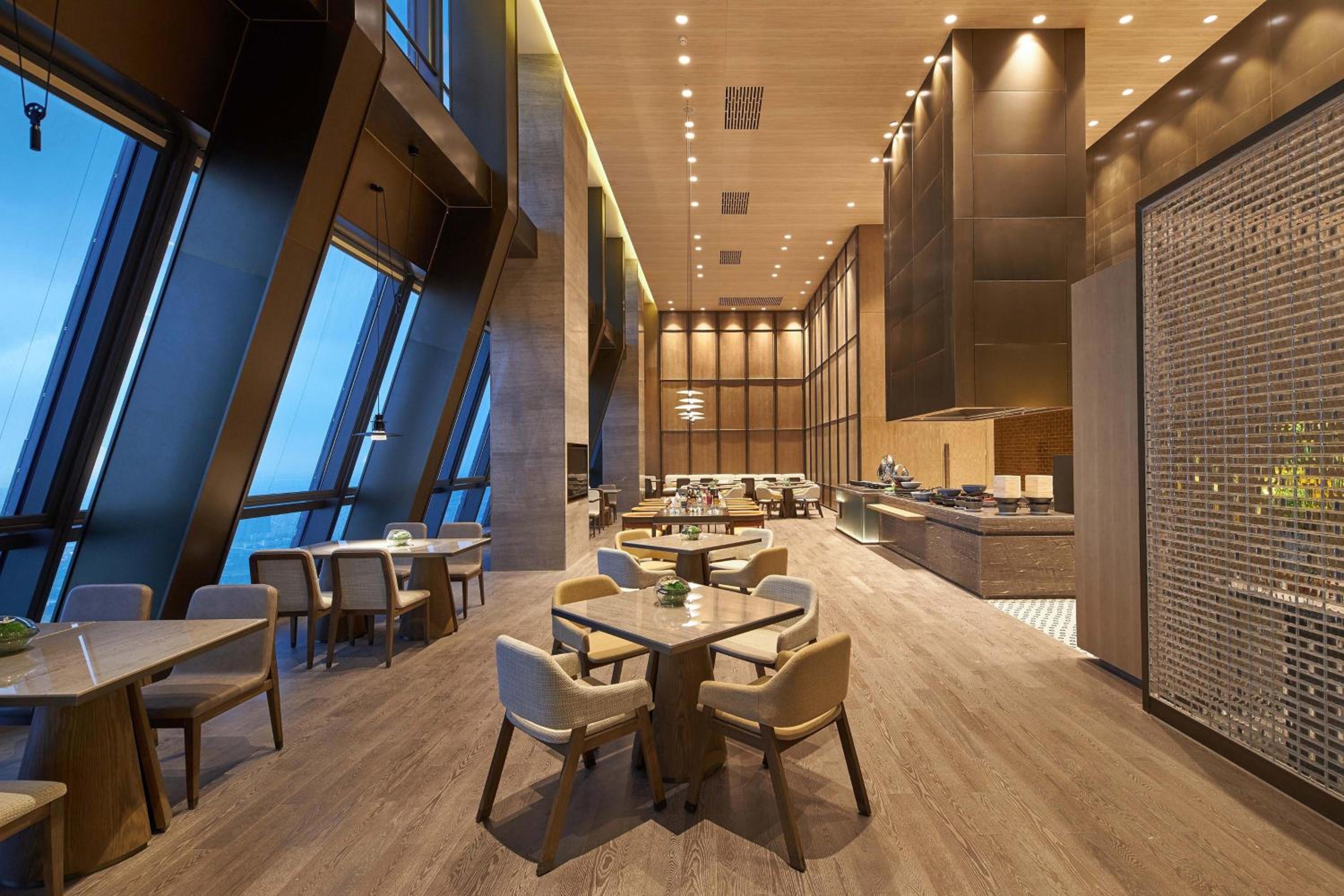 Club Renewal, Club lounge access, Guest room, 1 King - Photo 6