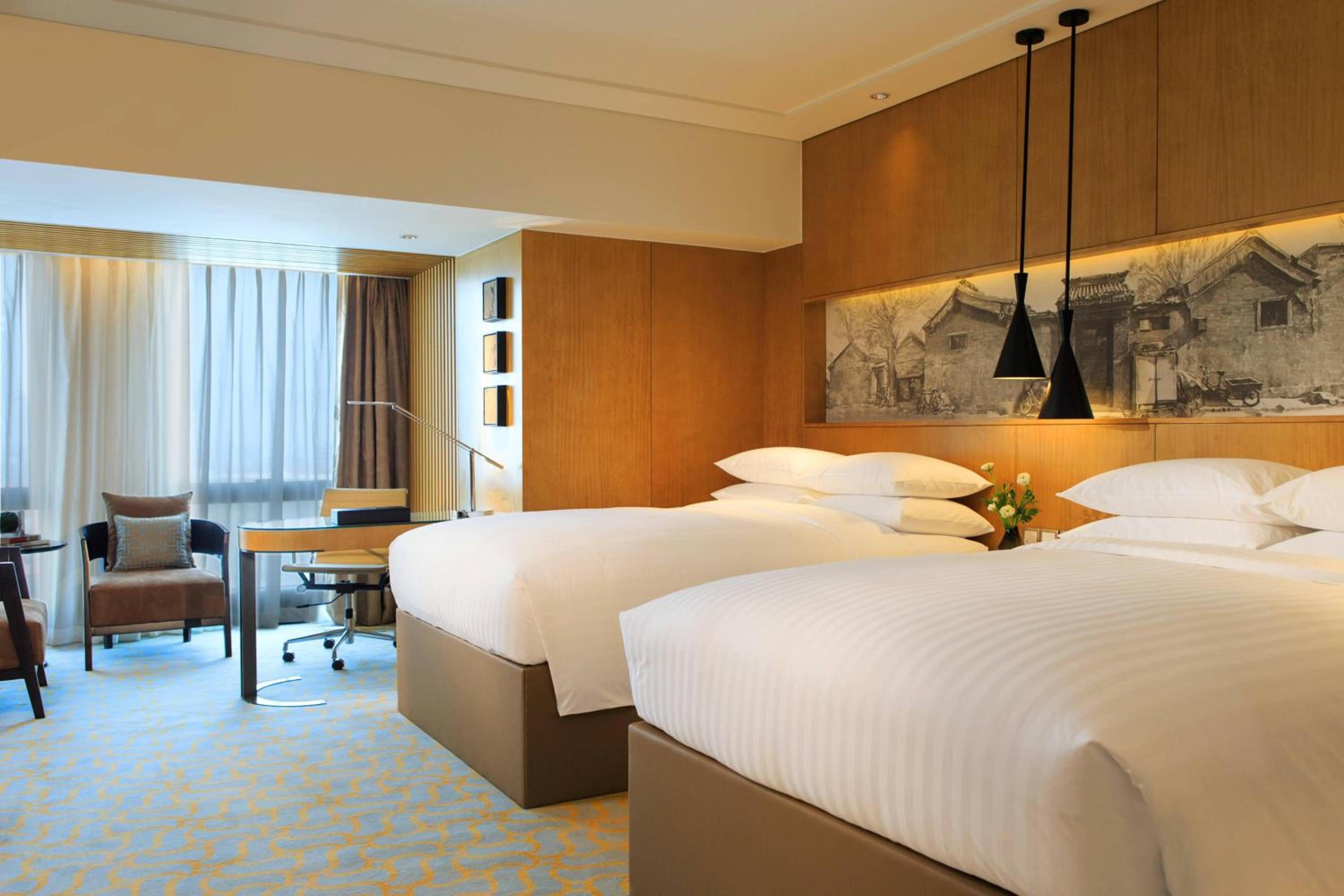 Double Room with Two Double Beds and City View on High Floor - Photo 5