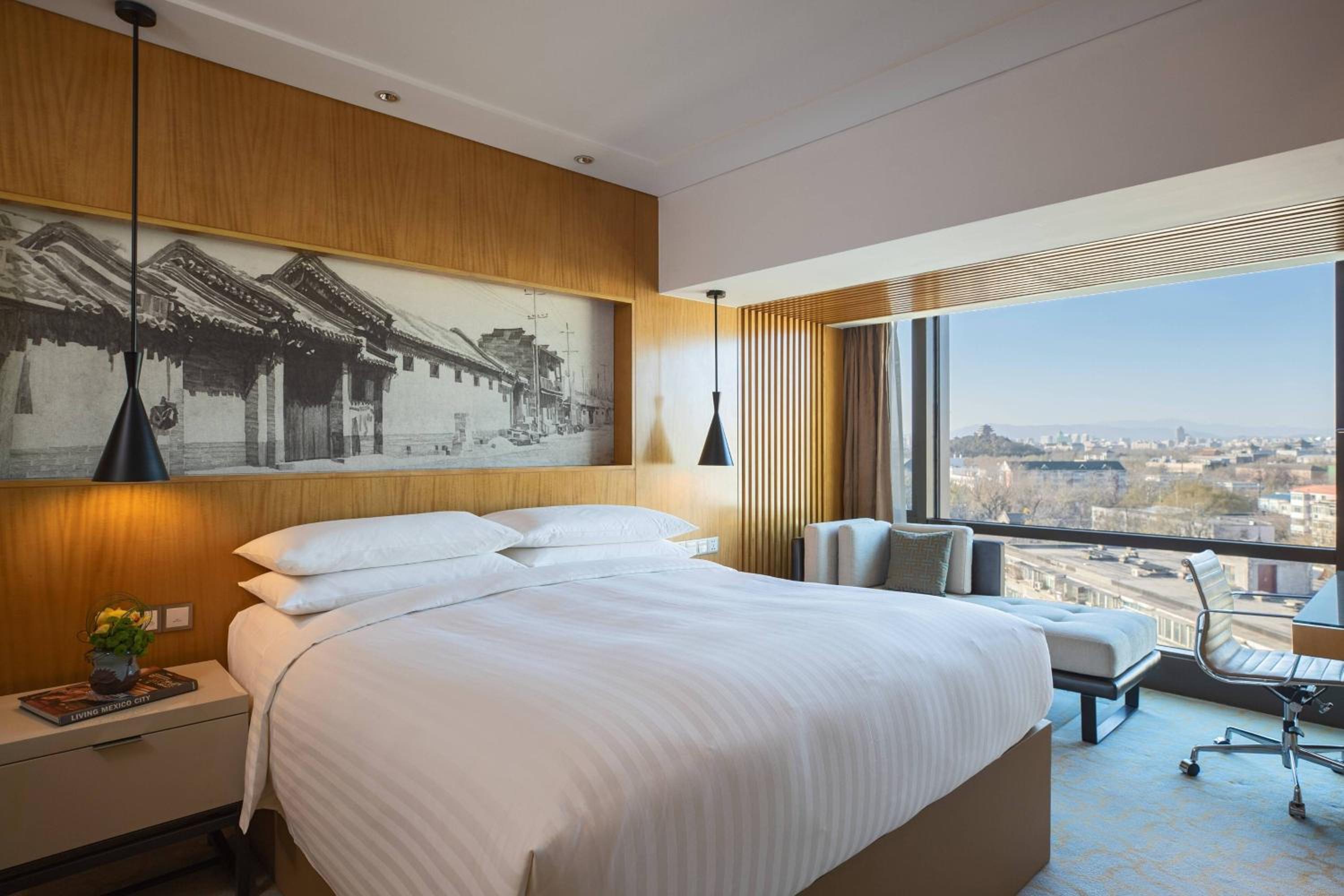 Club King Suite with Lounge Access - Afternoon tea + Happy hour + Drink time +  2 pairs of pants or jeans washing service per stay - Photo 4