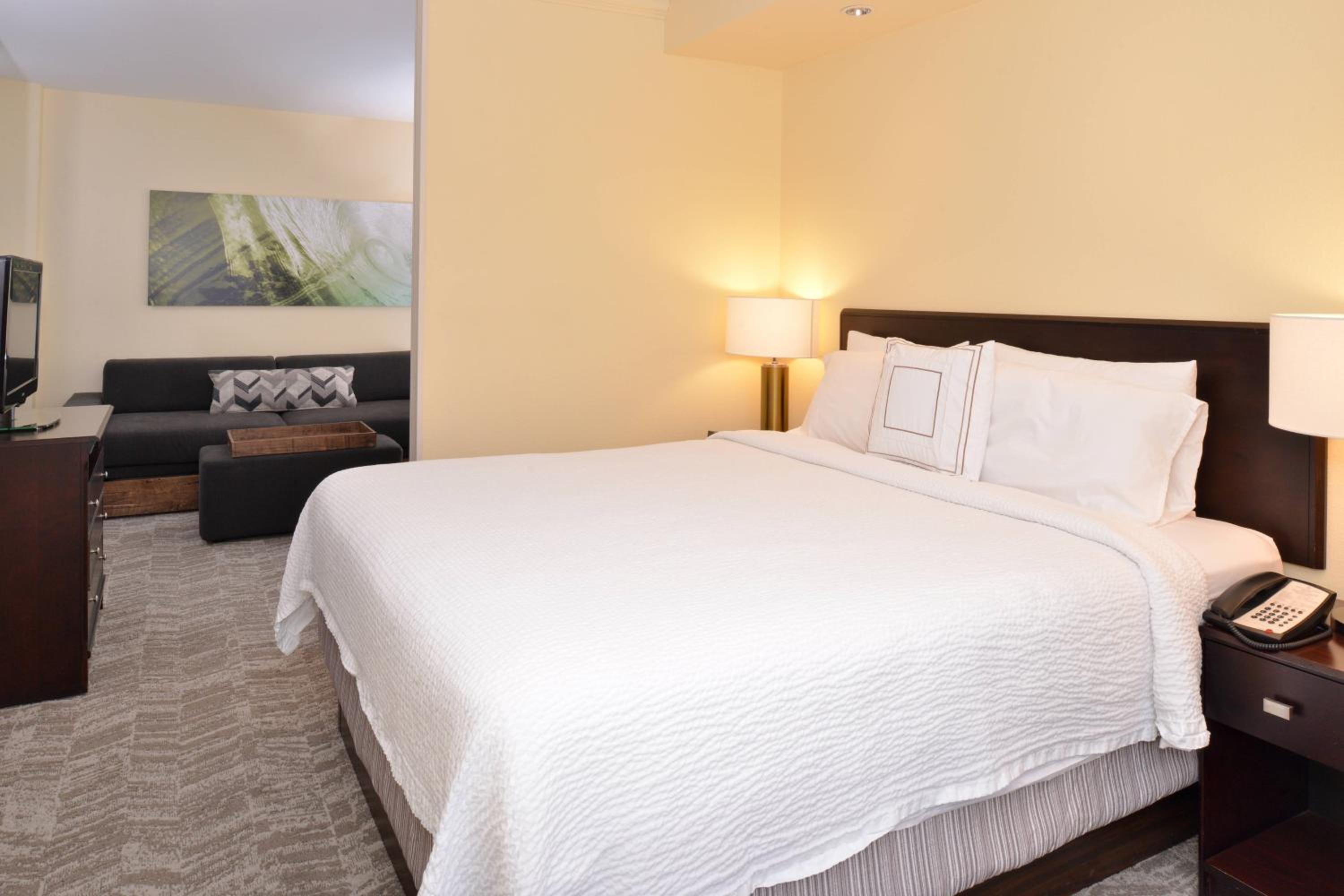 King Studio with Trundle Bed - Hearing Accessible photo 2