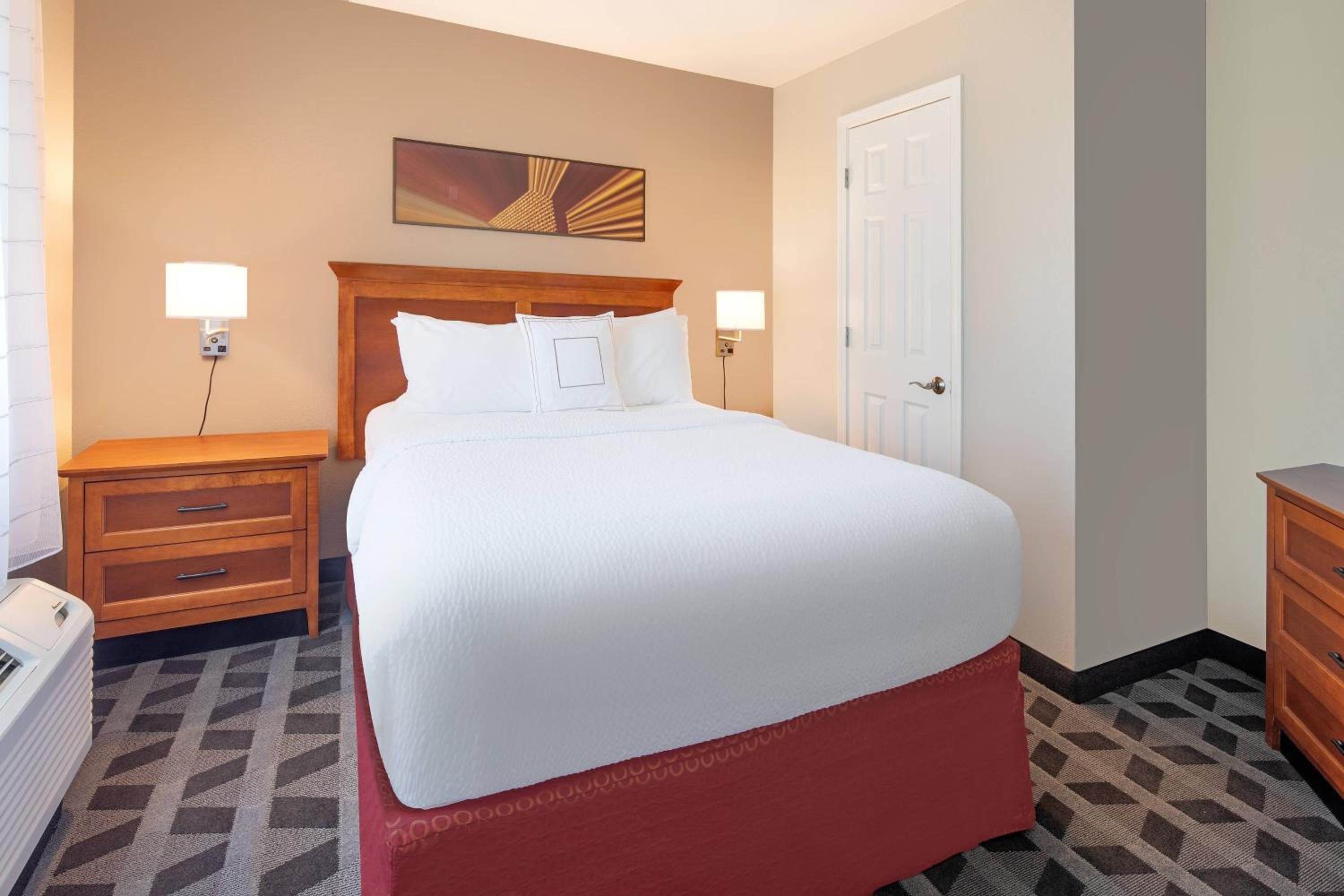 One-Bedroom Queen Suite with Sofa Bed - Photo 1