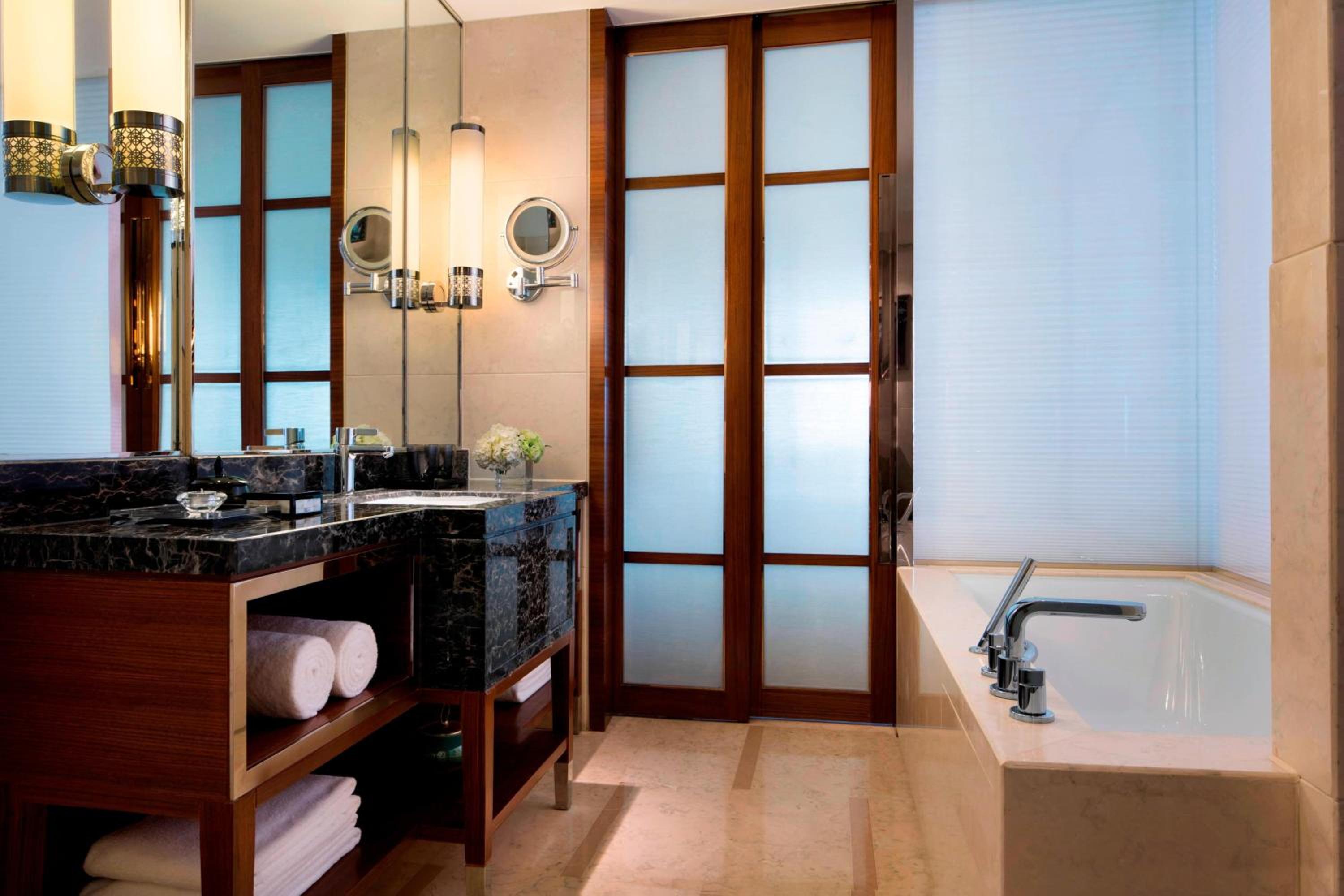 Executive King Room - Photo 3