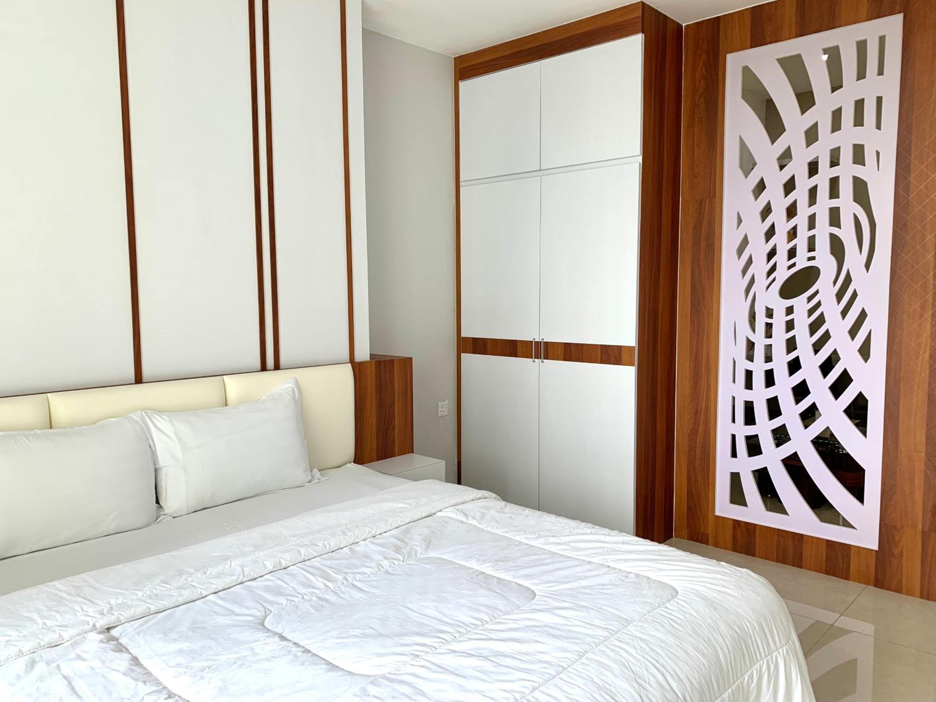 One-Bedroom Apartment - Photo 110