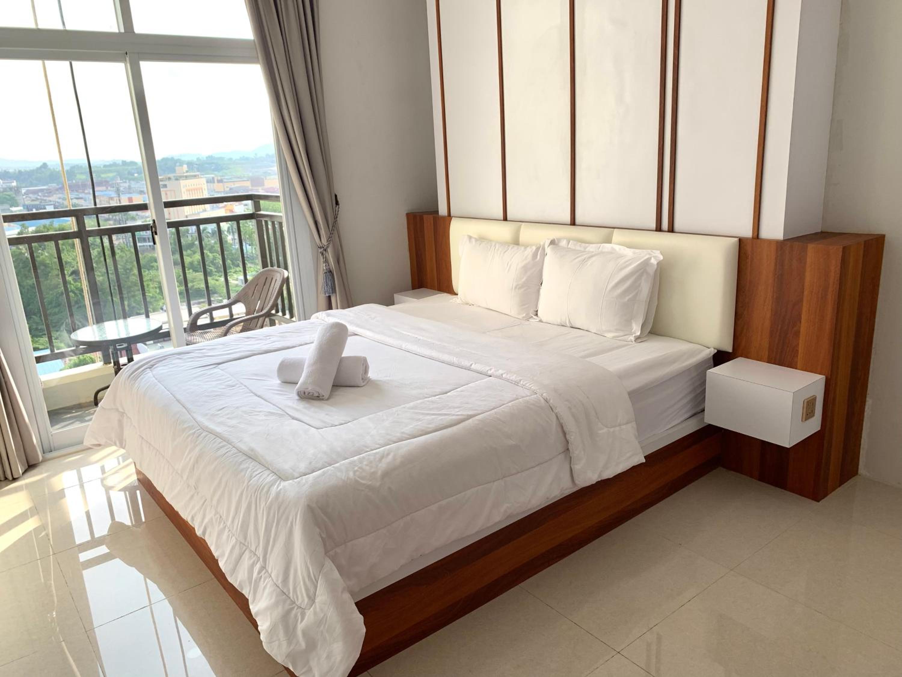 One-Bedroom Apartment - Photo 102