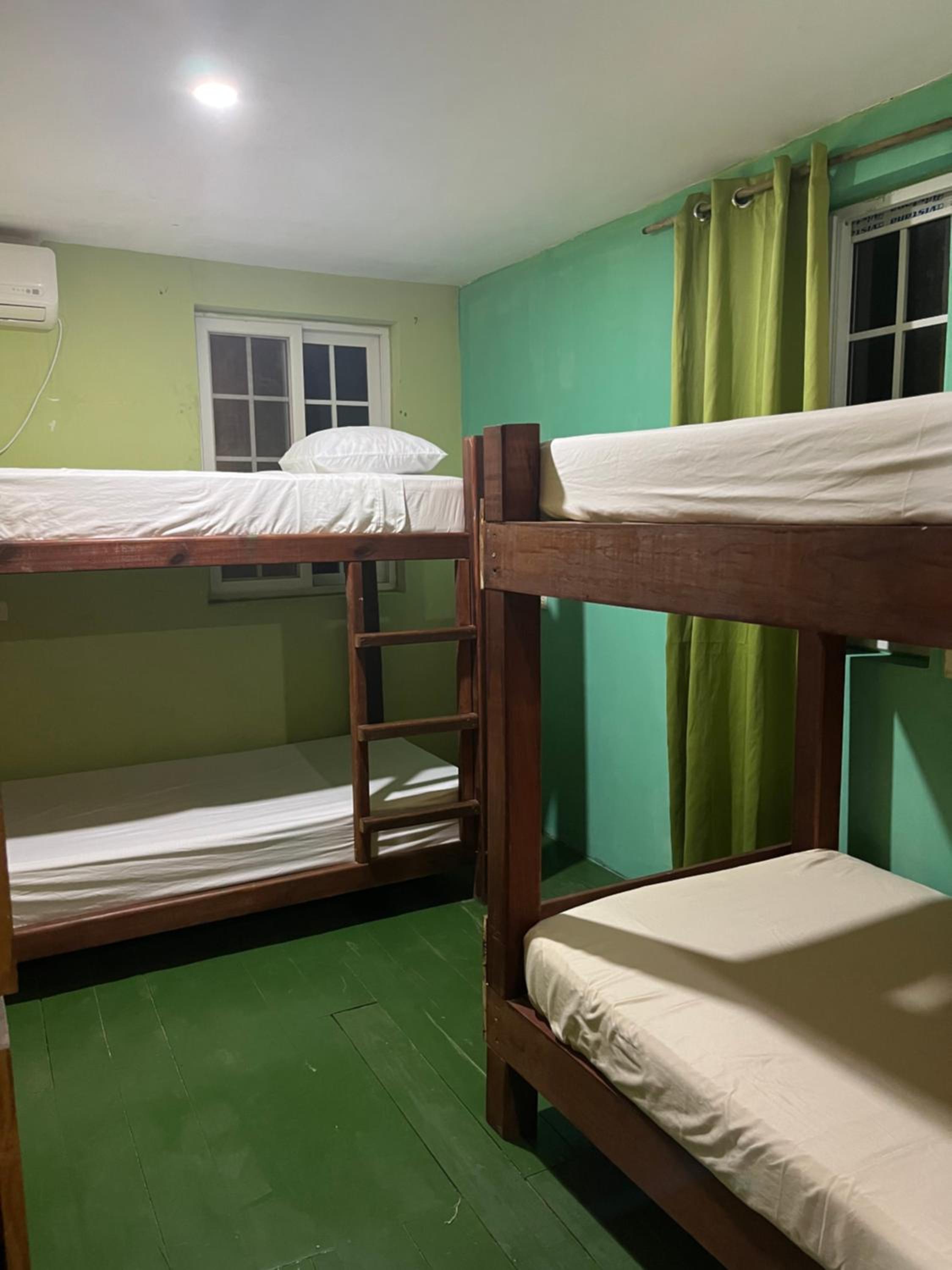Bed in 6-Bed Mixed Dormitory Room photo 1