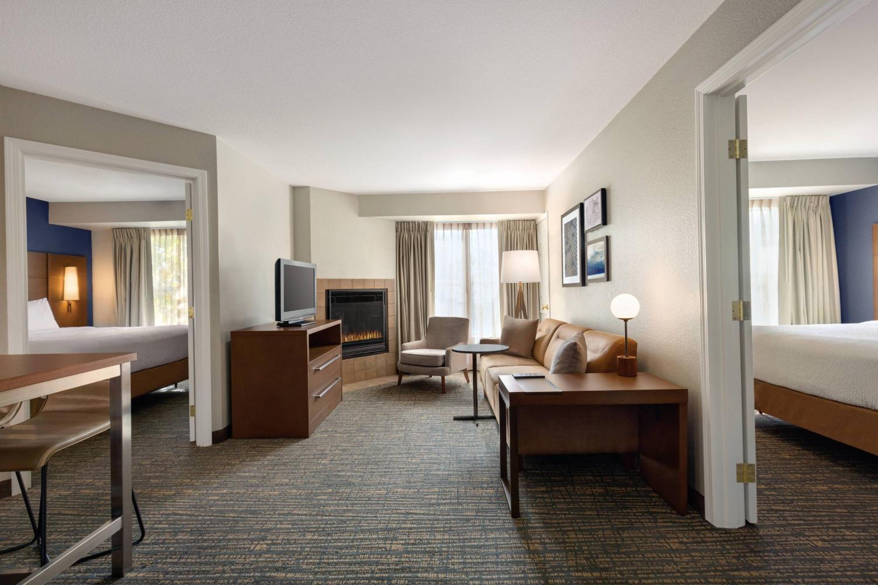 Two-Bedroom Two-Room Suite with Fireplace - Photo 1