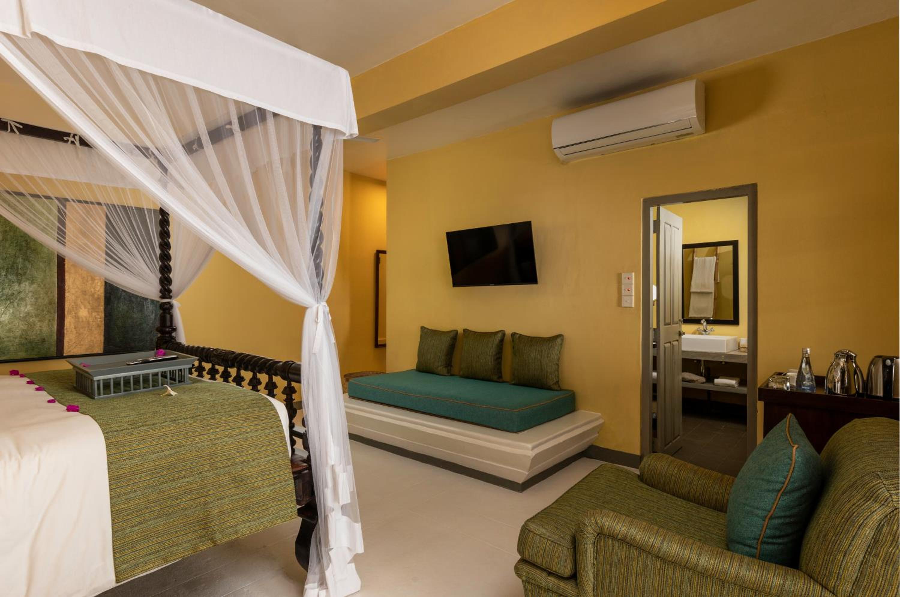 Suite with Pool - Photo 3