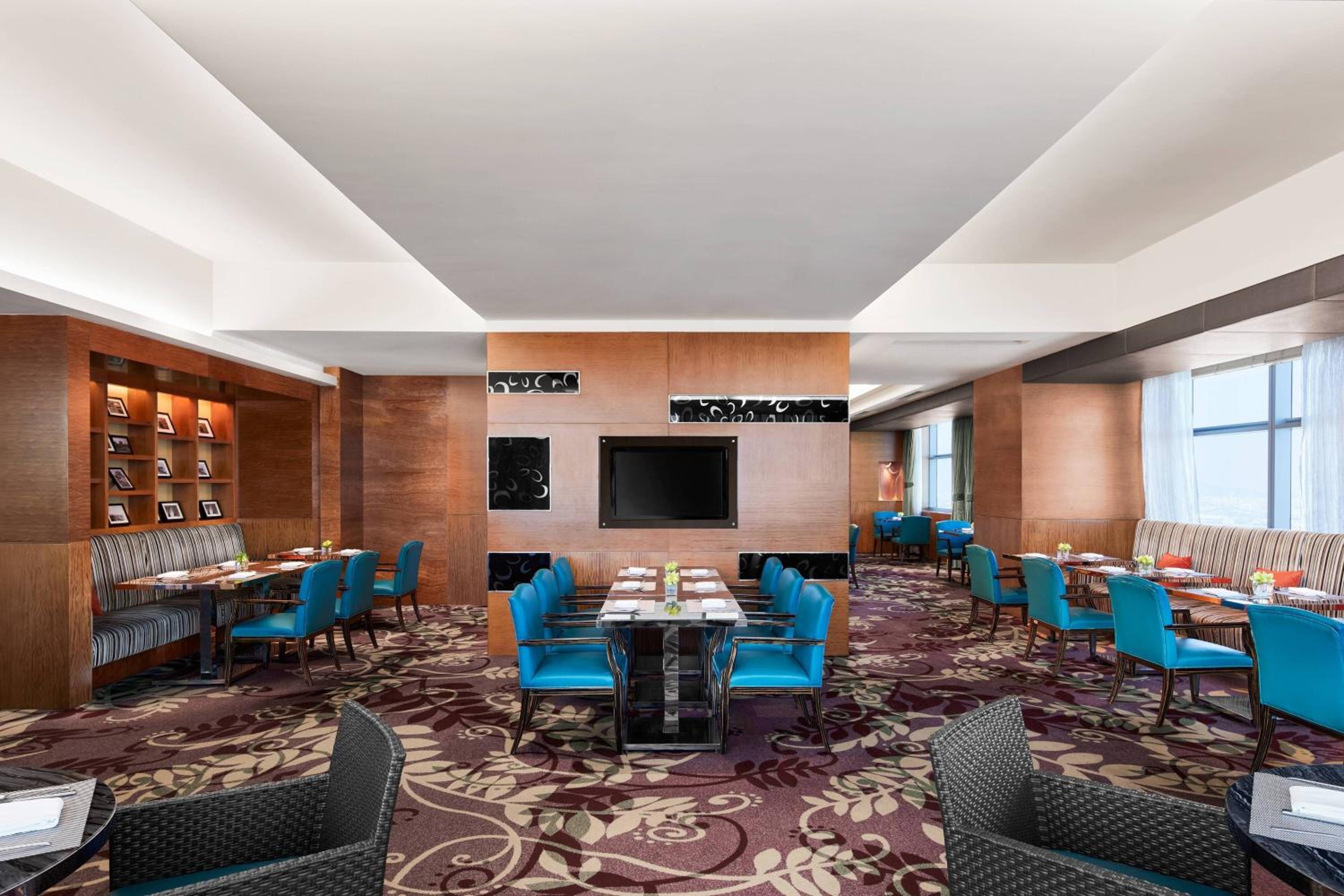 Executive Twin Room thumbnail 5