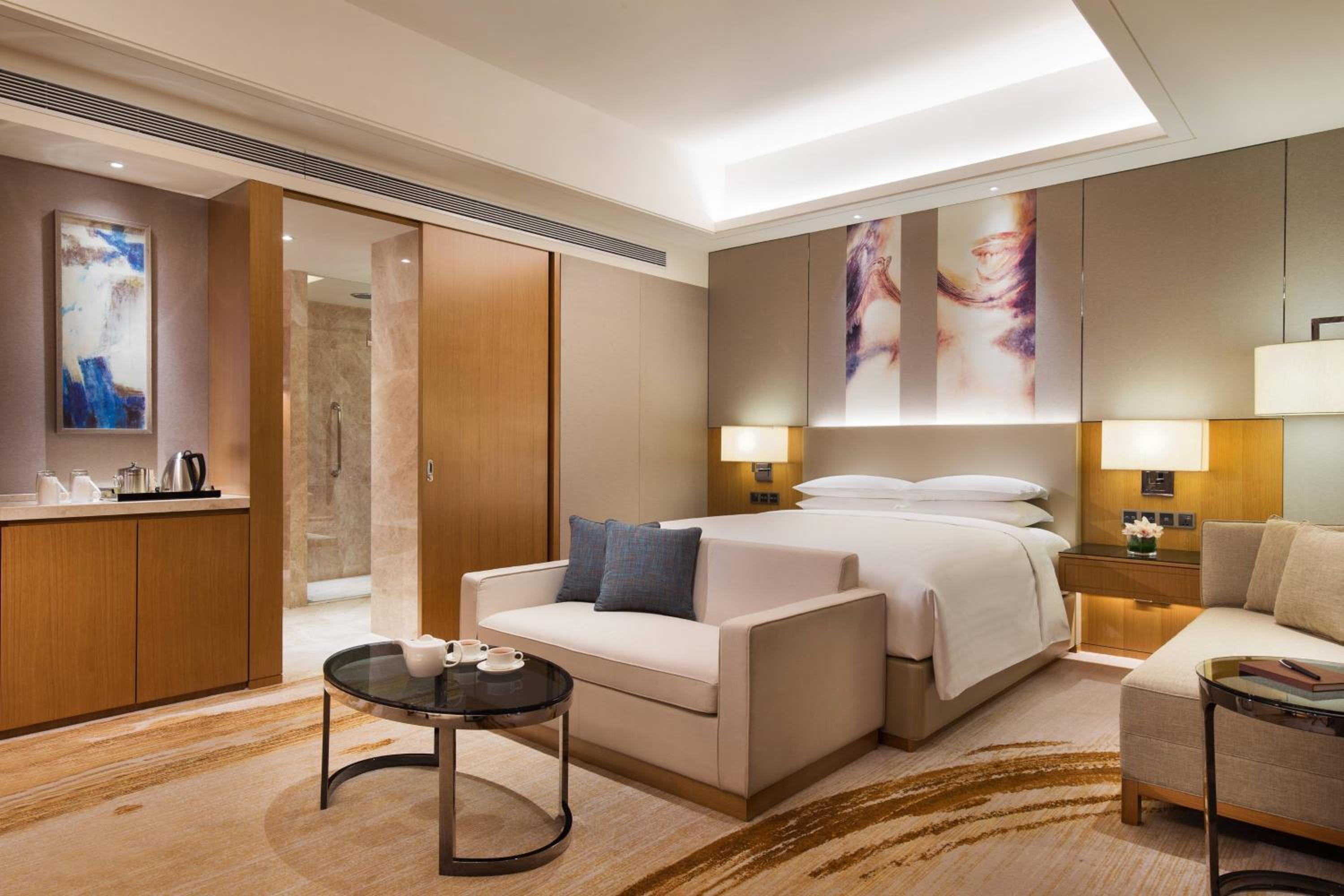 Premium King Size Bed Room photo 3