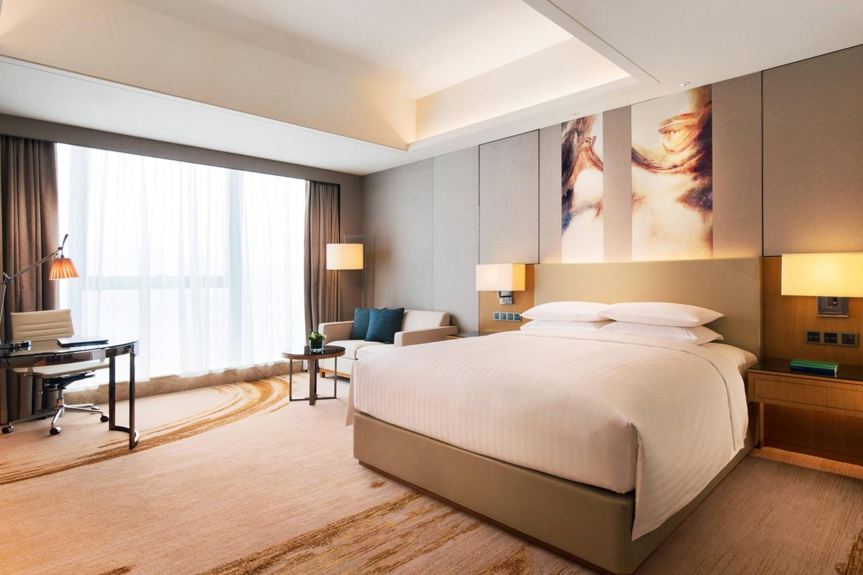 Deluxe King Sized Bed Room