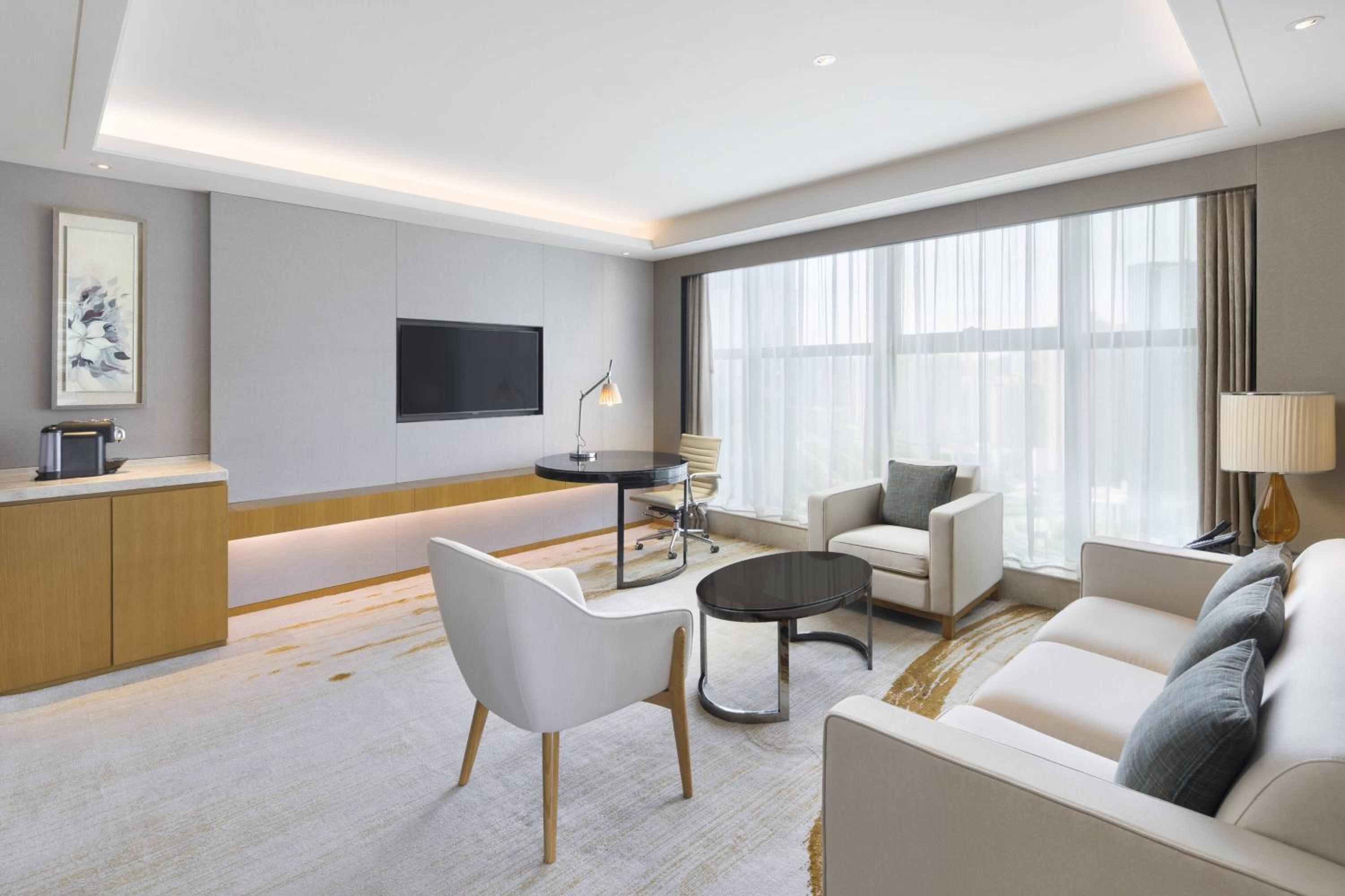 Executive  Suite photo 3