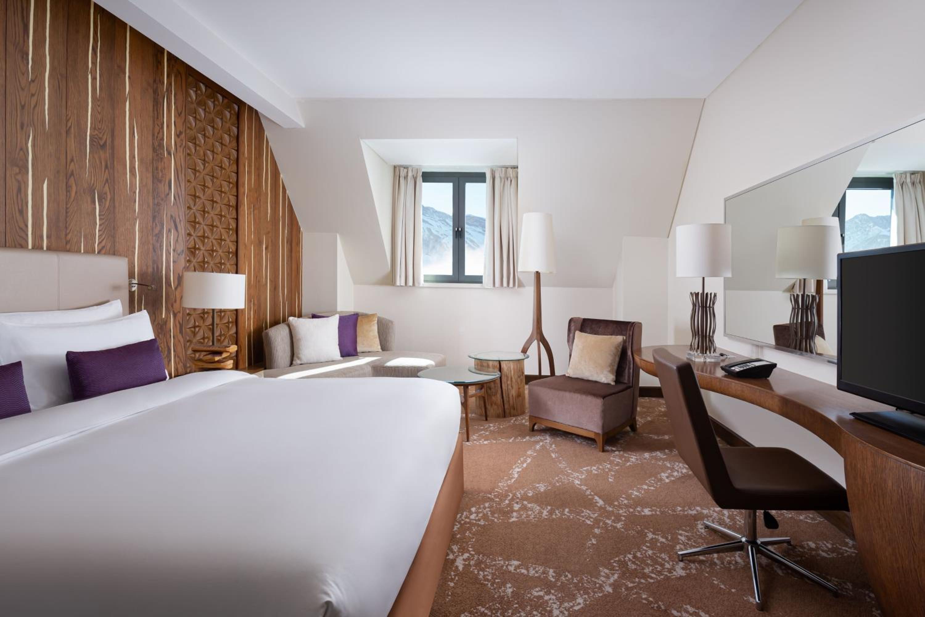 Deluxe Guest room, 1 King Bed   photo 3