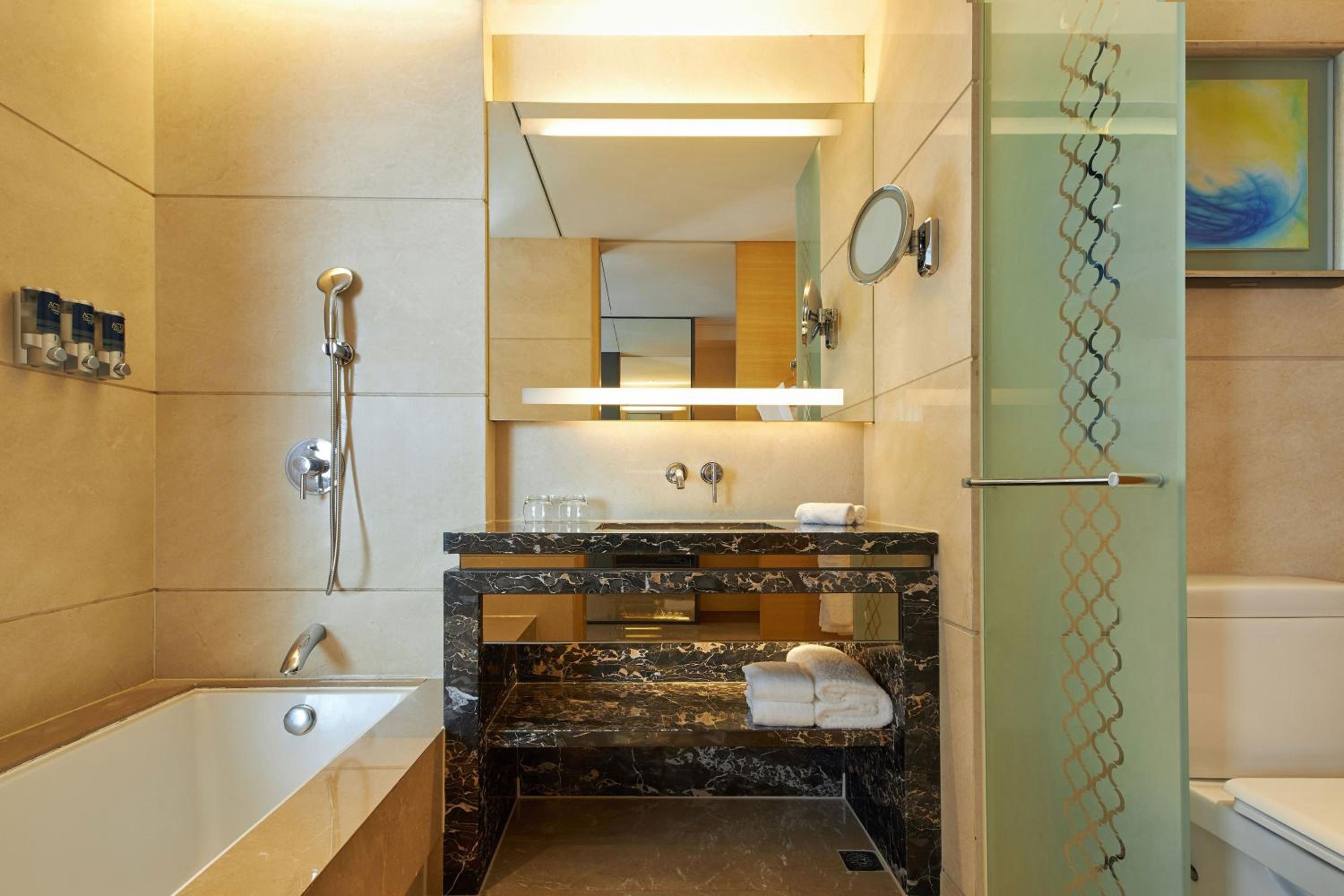 Deluxe Room, 2 Twin, City View photo 3