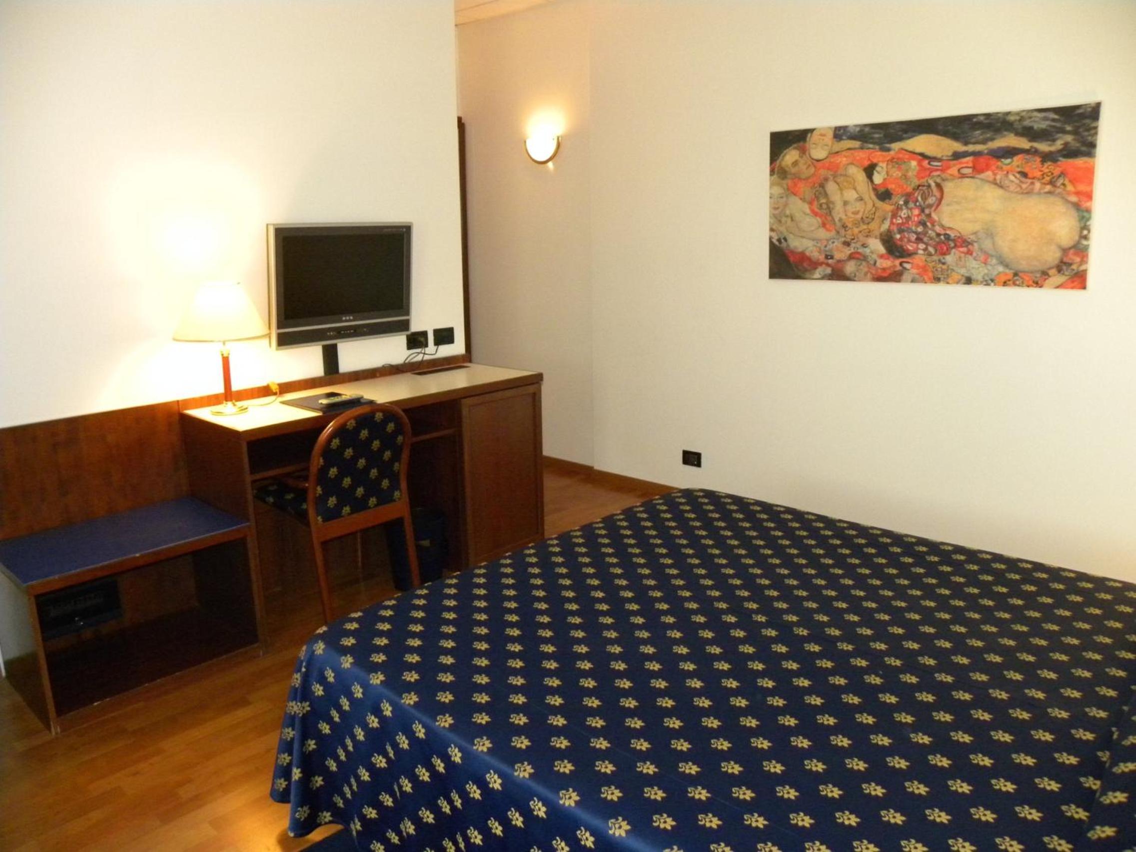 Classic Triple Room photo 1