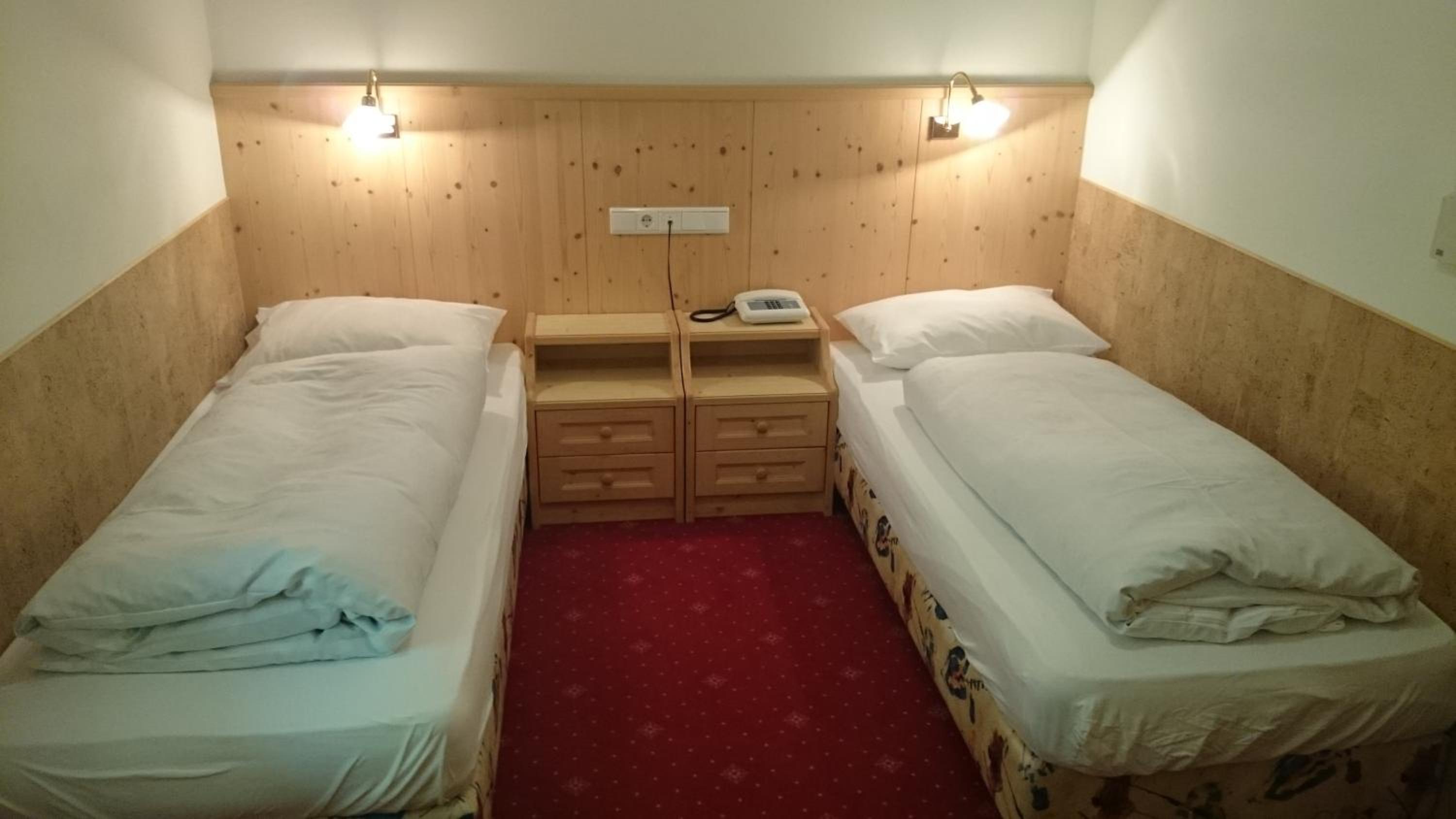 Economy Twin Room photo 1
