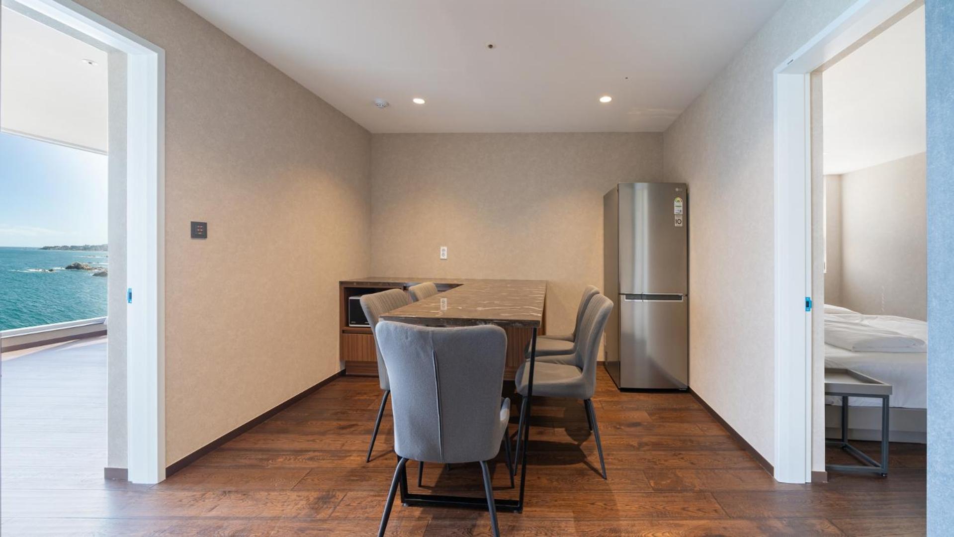 Suite with Sea View - Photo 7