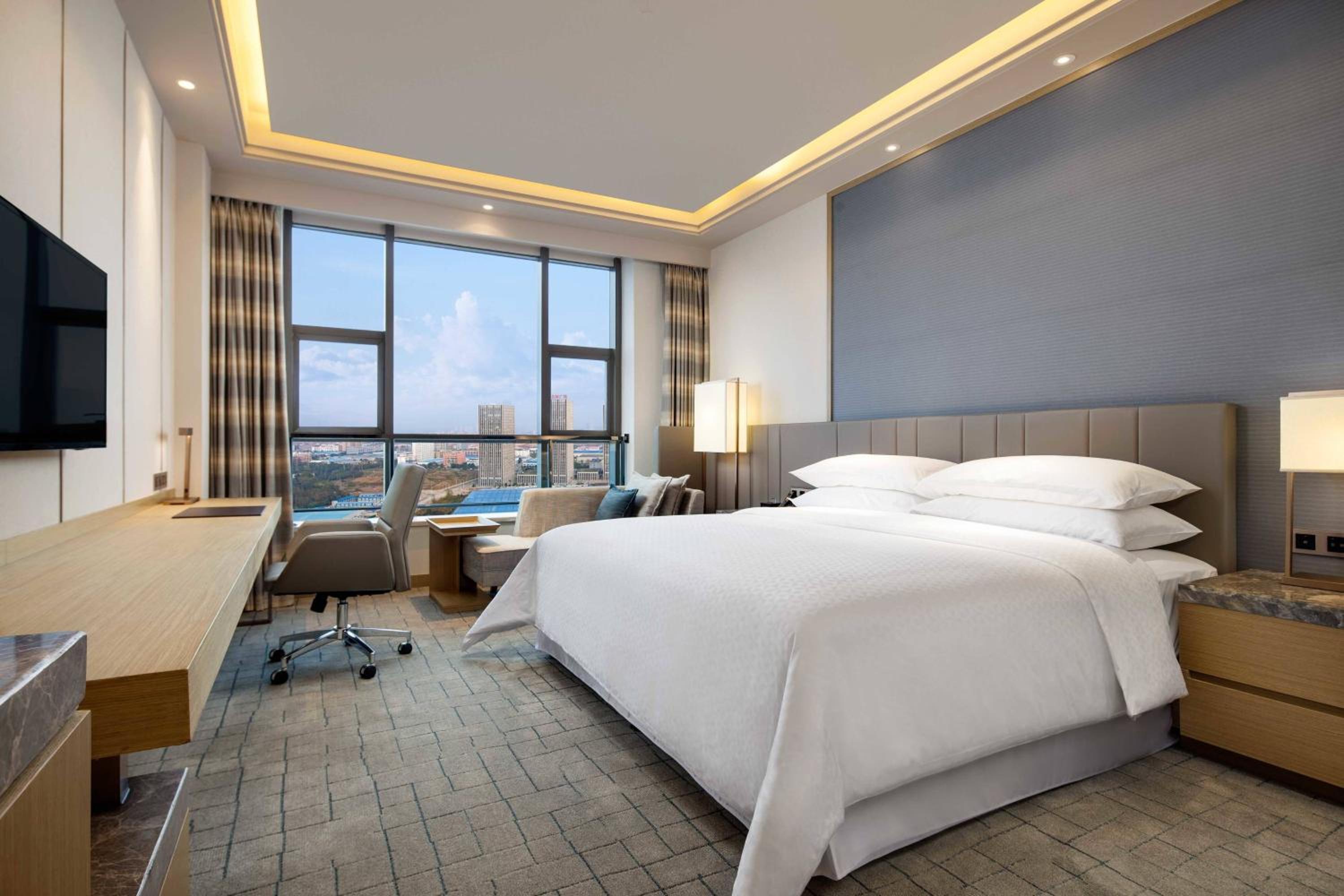 Deluxe King Room photo 1