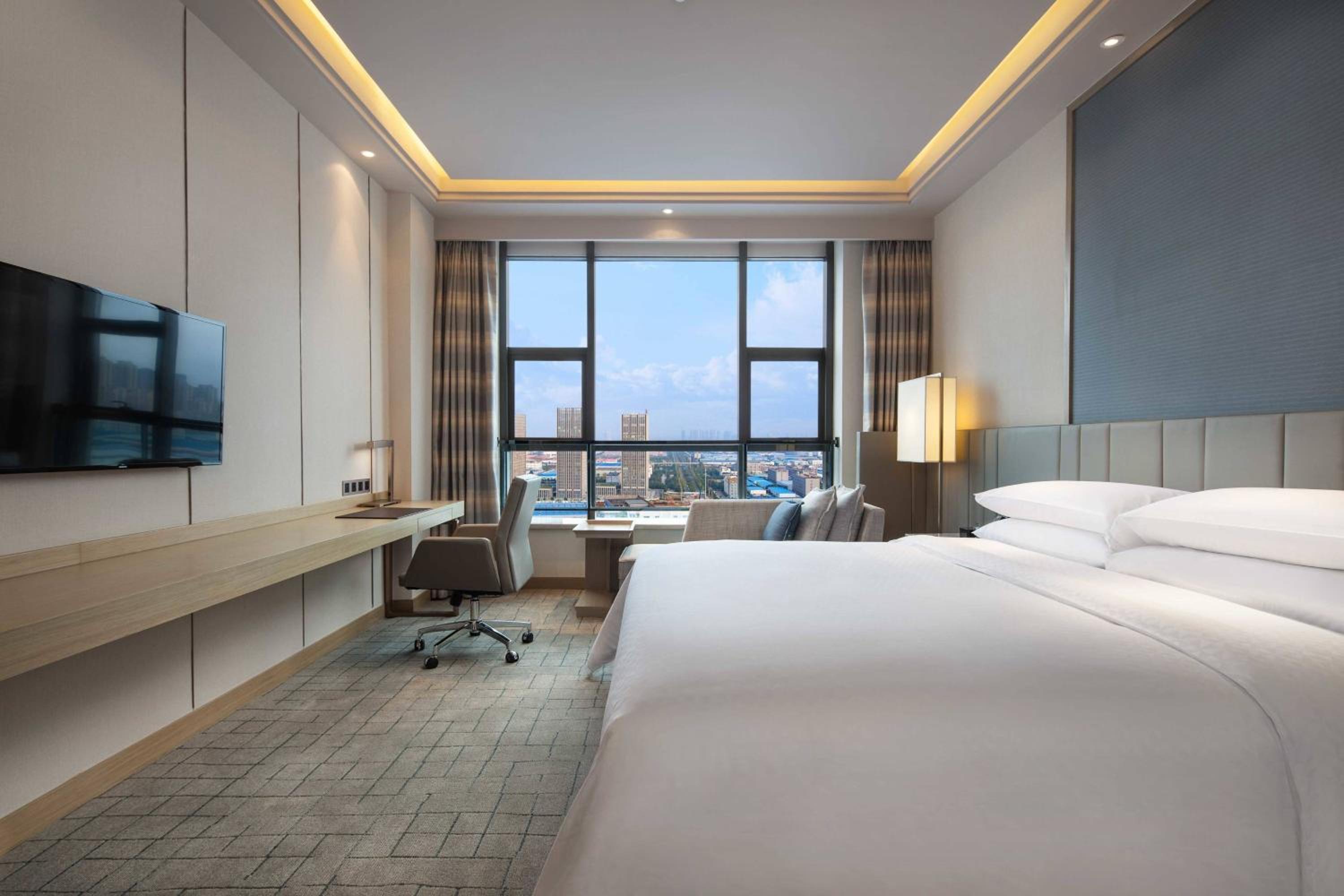 Deluxe King Room photo 3