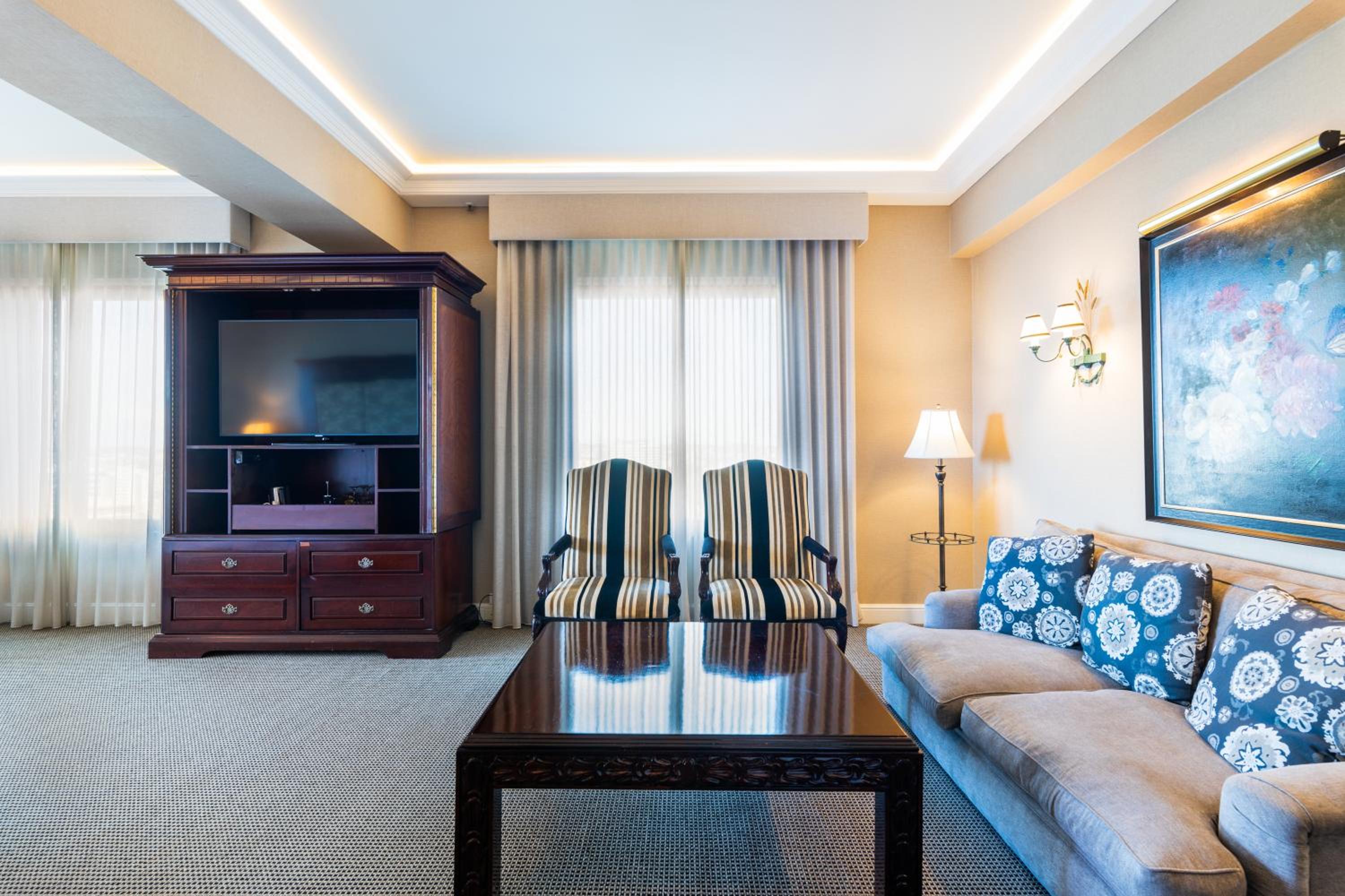 Plaza Suite - Photo 6