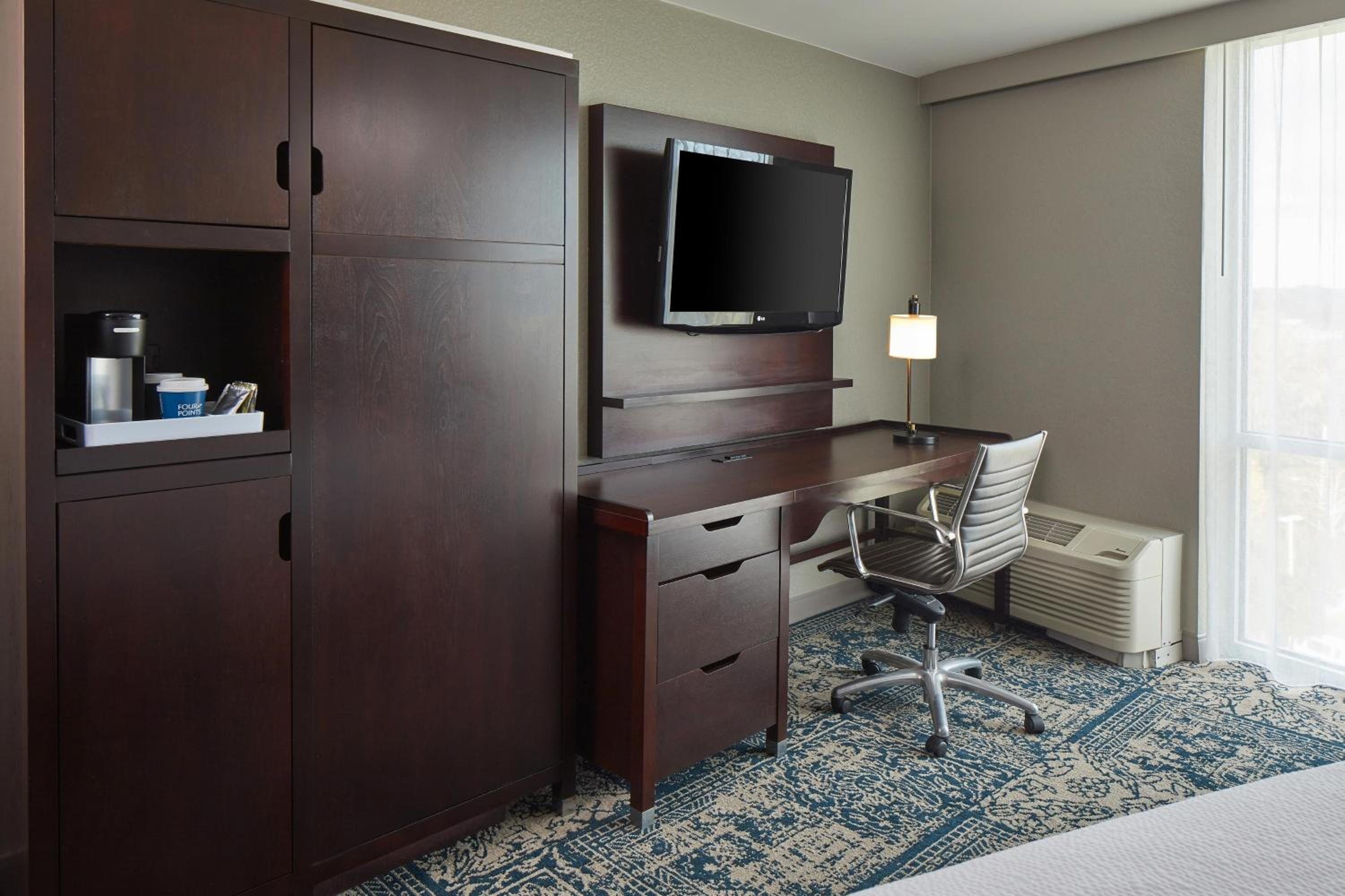 Guest Room, 1 King - Photo 3
