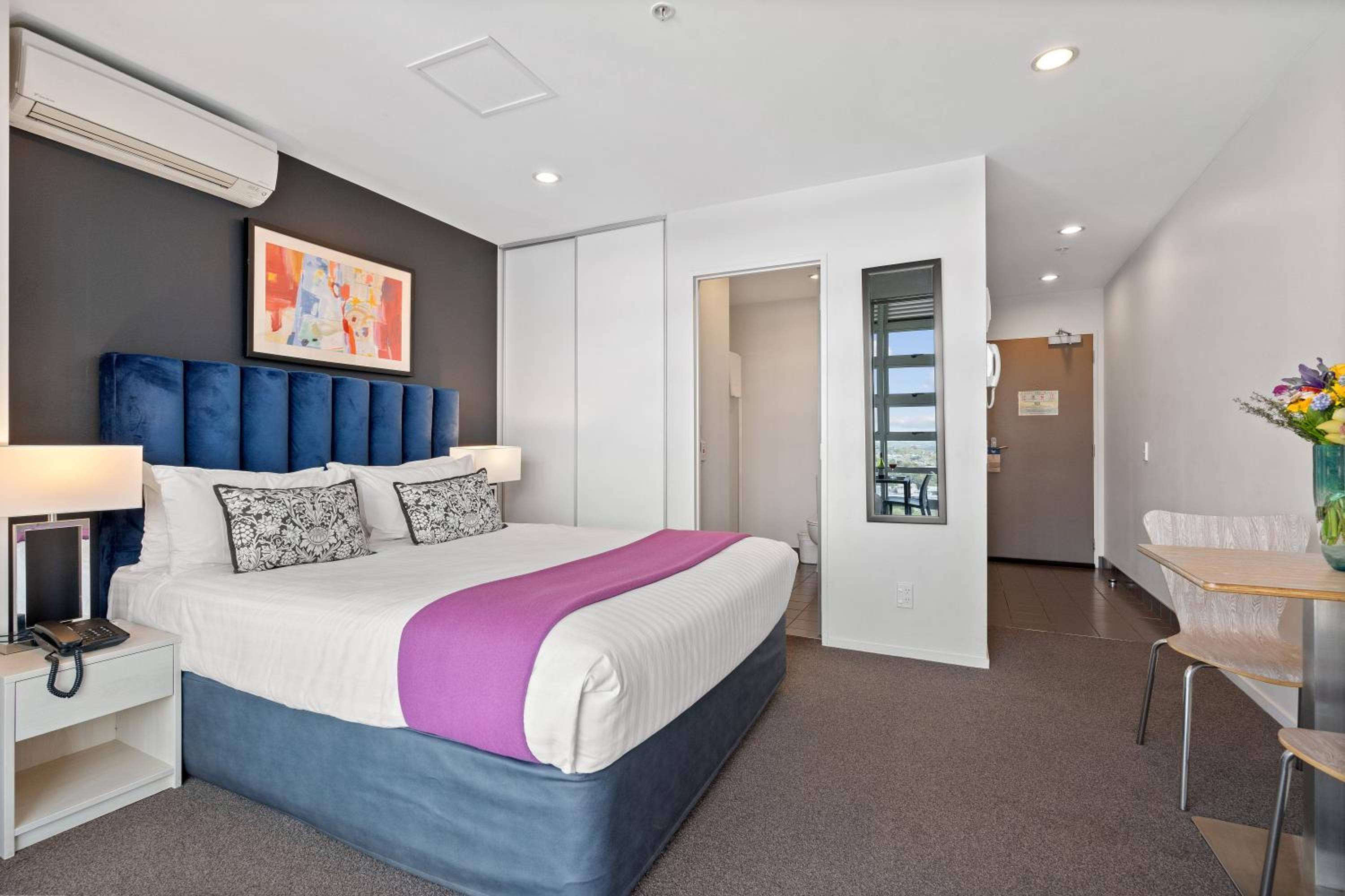 Studio Apartment - Photo 10