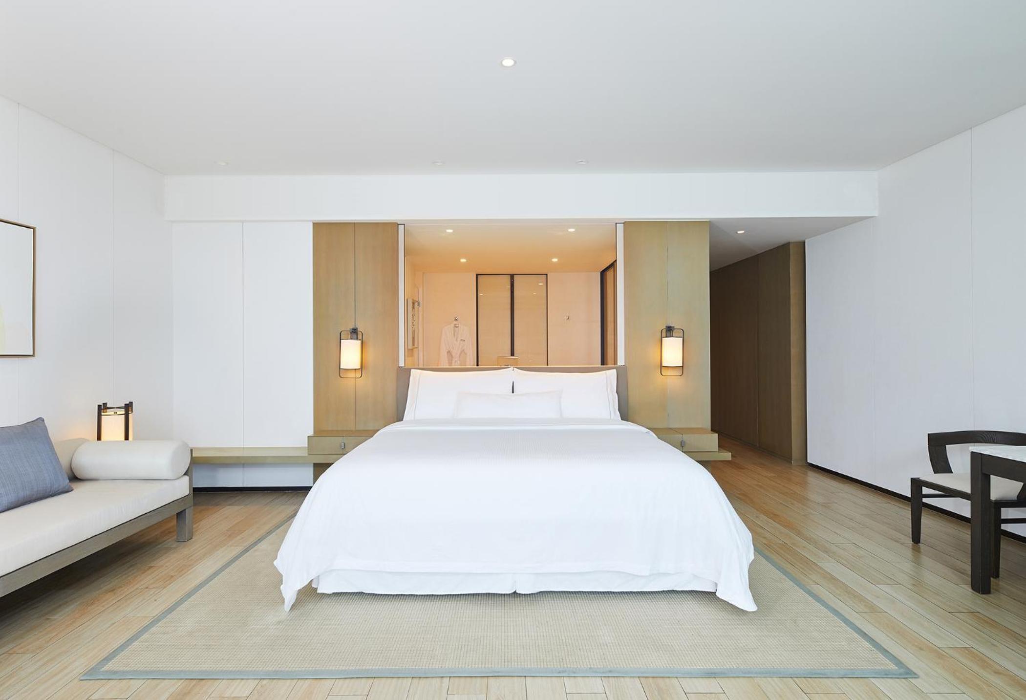 Deluxe King Room with Ocean View - Oceanfront