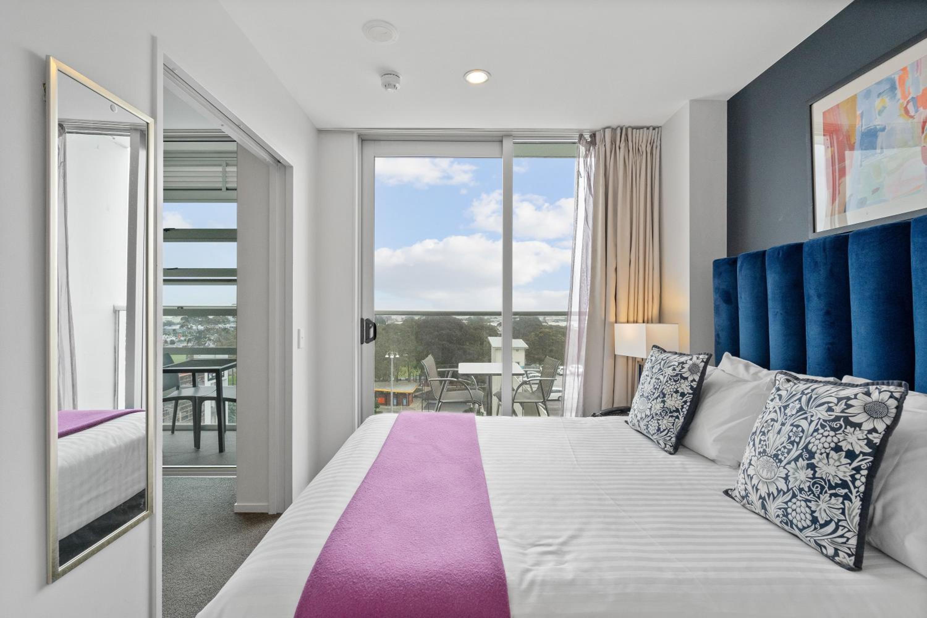One-Bedroom Apartment - Photo 3