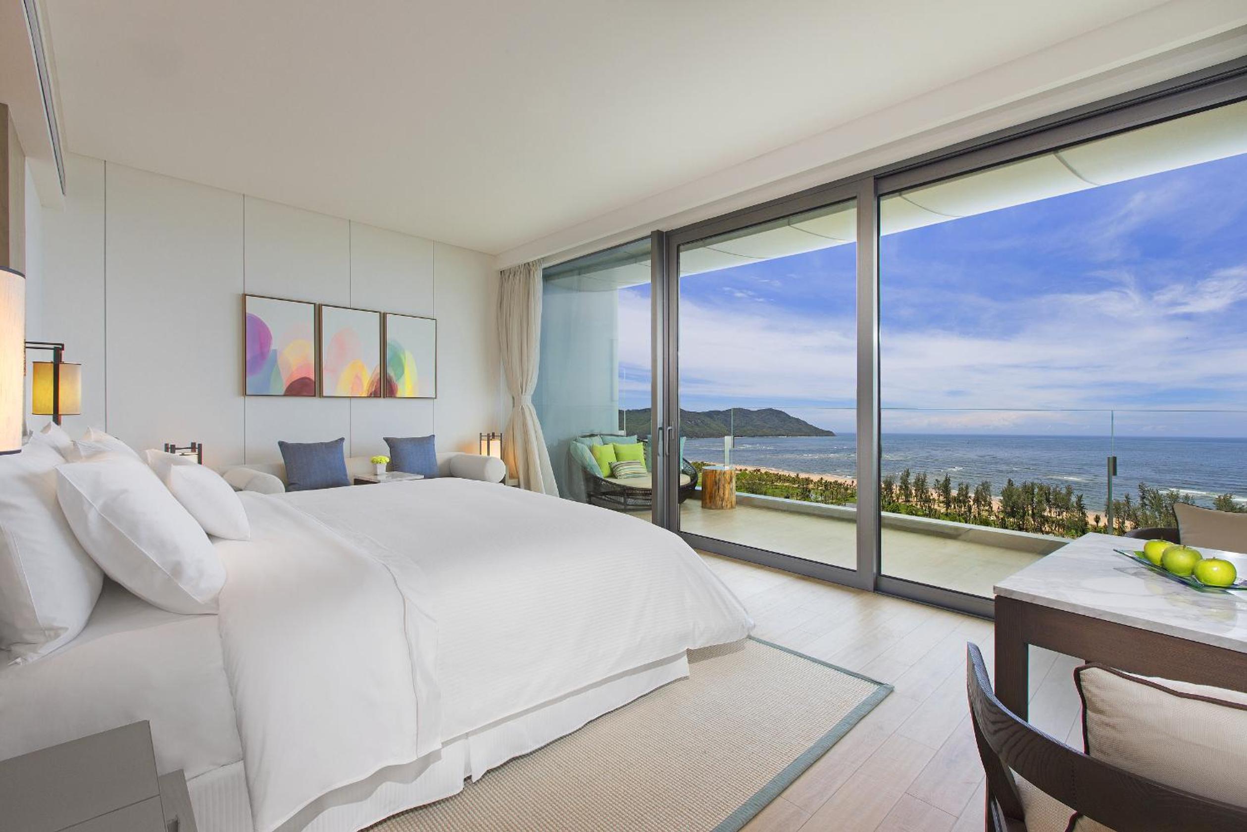 Grand King Room with Ocean View - Oceanfront