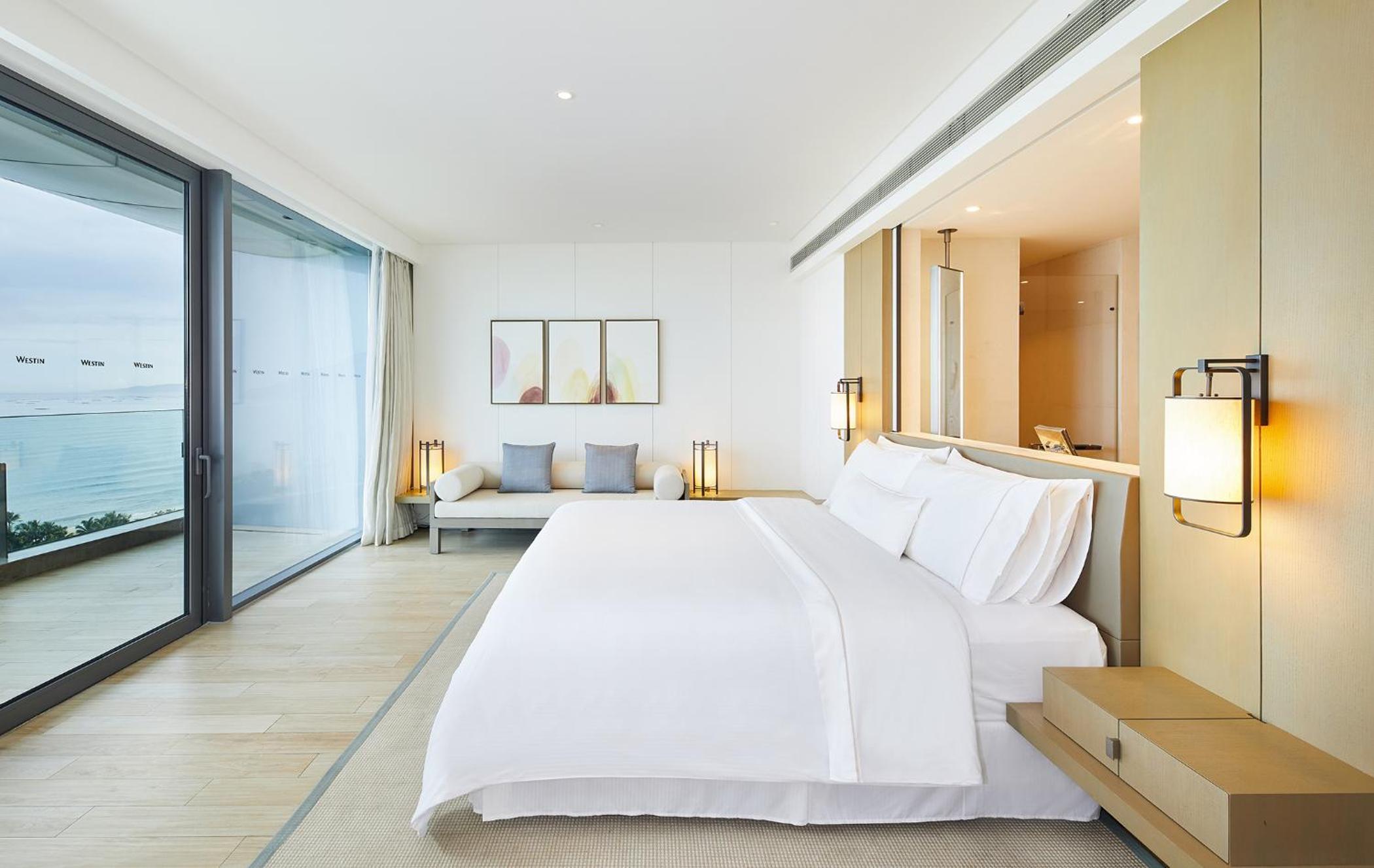 Grand King Room with Ocean View - Oceanfront photo 3