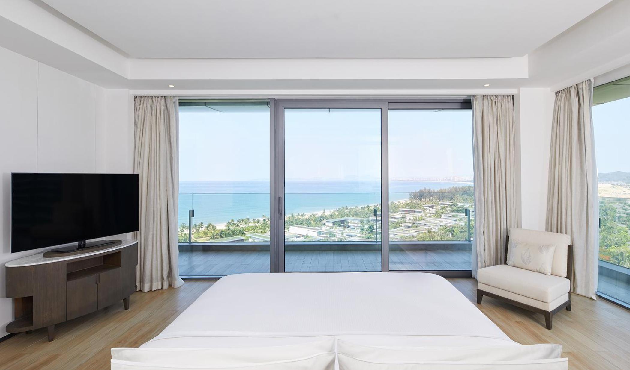 Deluxe Oceanfront 1 Bedroom Suite, 1 King, Ocean view