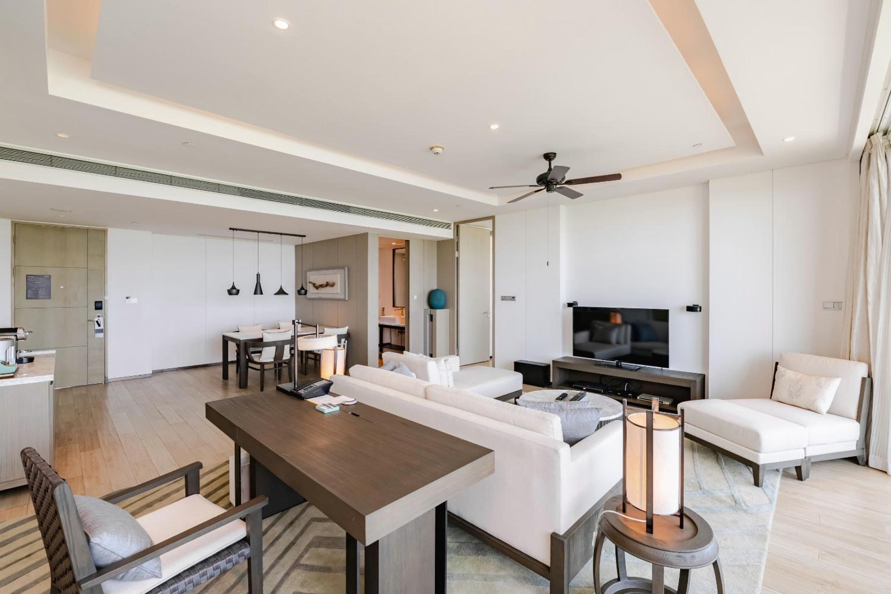 Renewal Oceanfront Suit