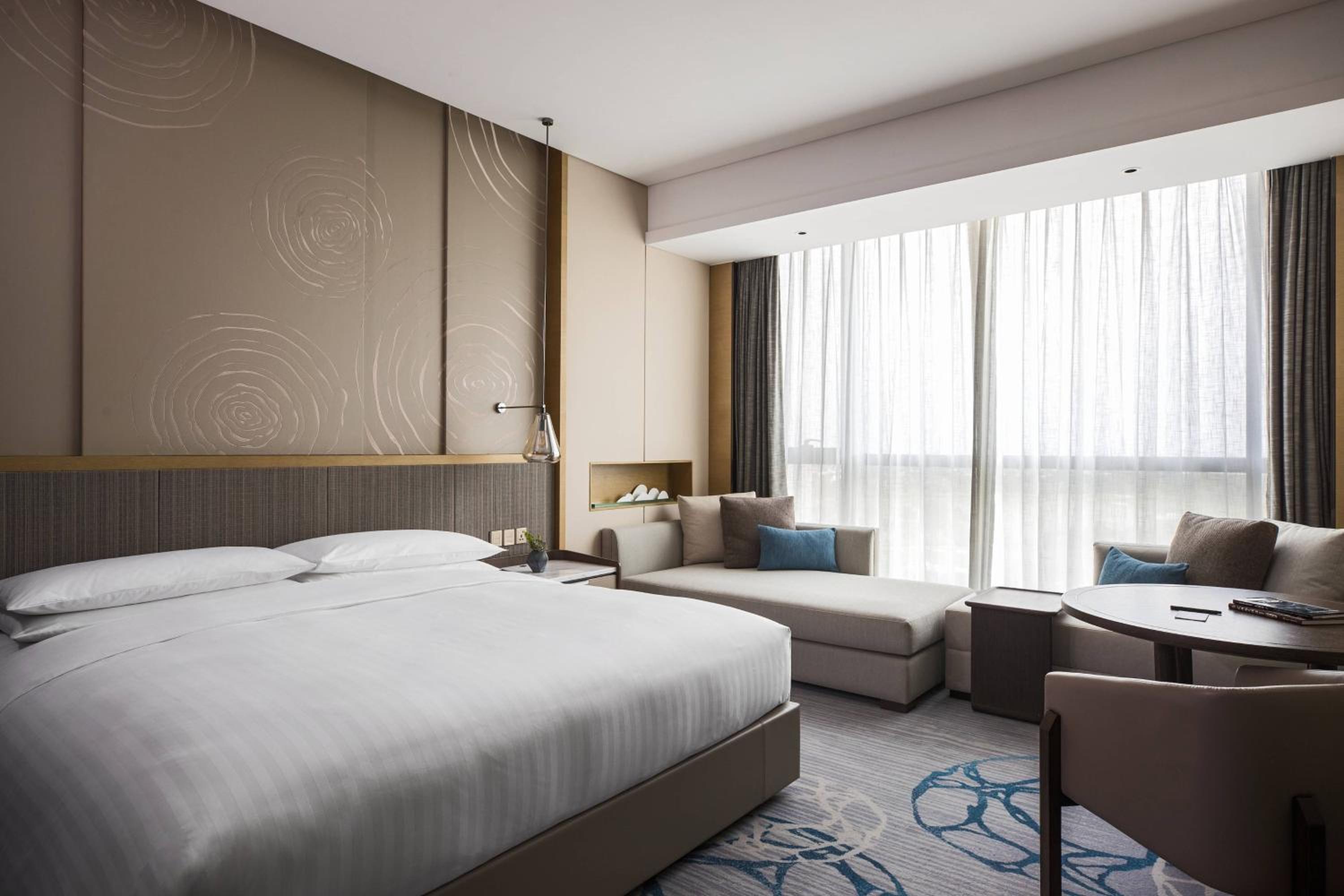 Deluxe Hill View King Room photo 1