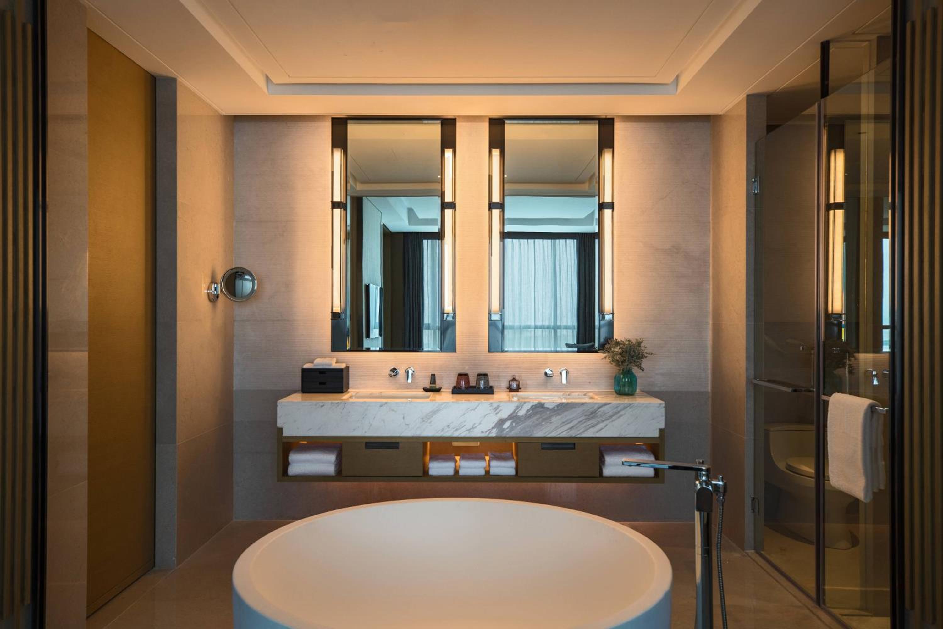 Suite with Lake View photo 3