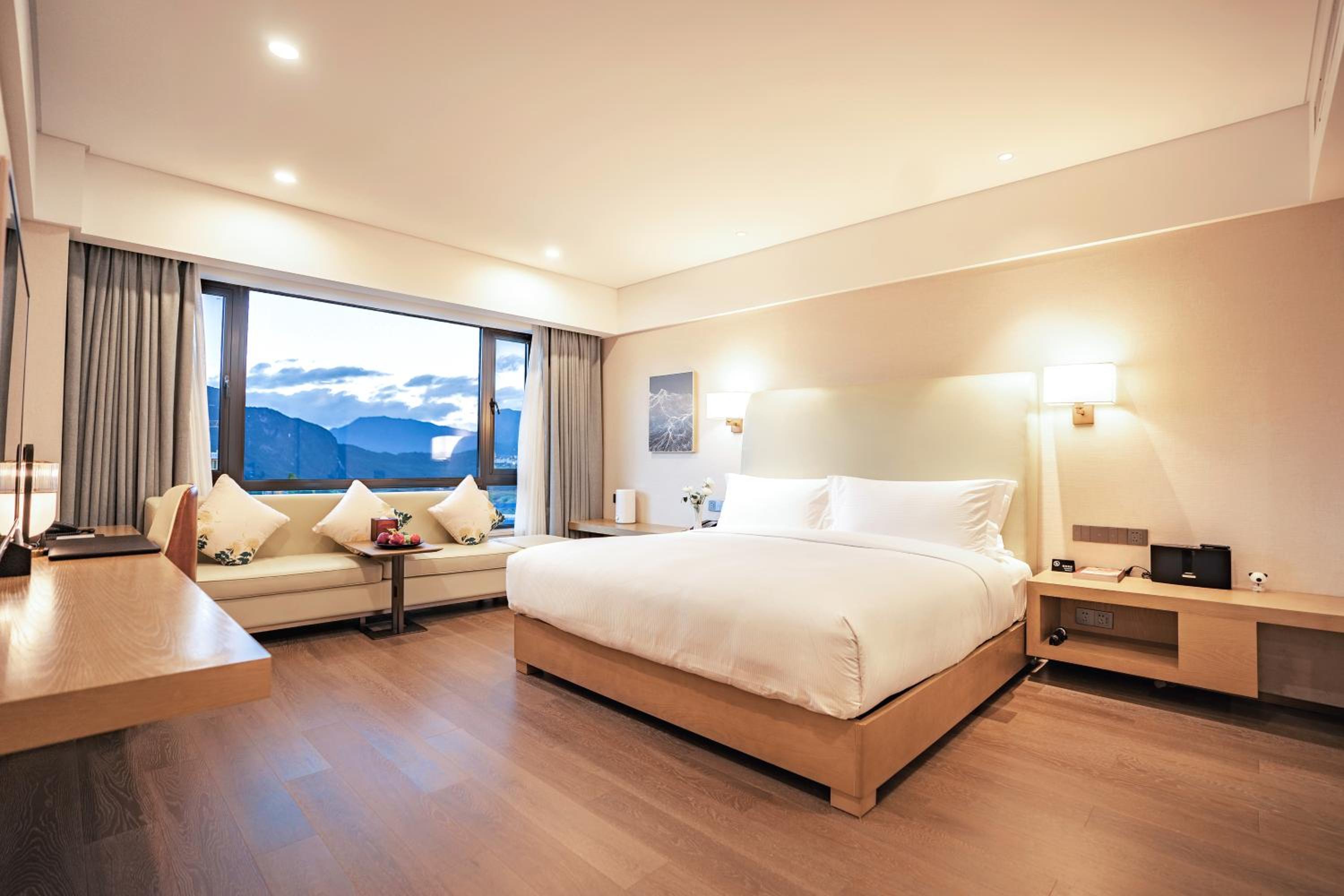 One-Bedroom Executive King Suite thumbnail 6