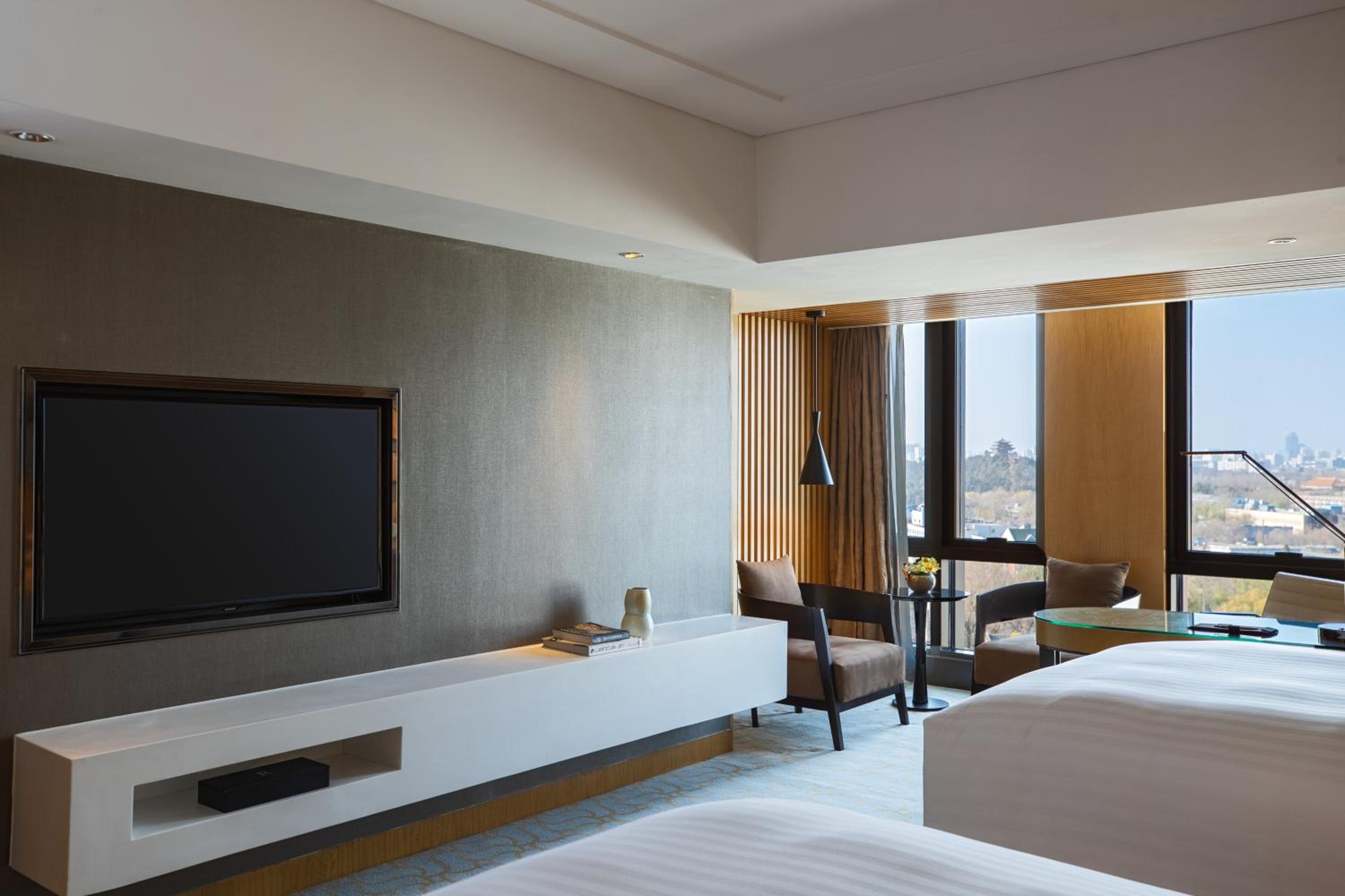 Double Room with Two Double Beds and City View on High Floor - Photo 1